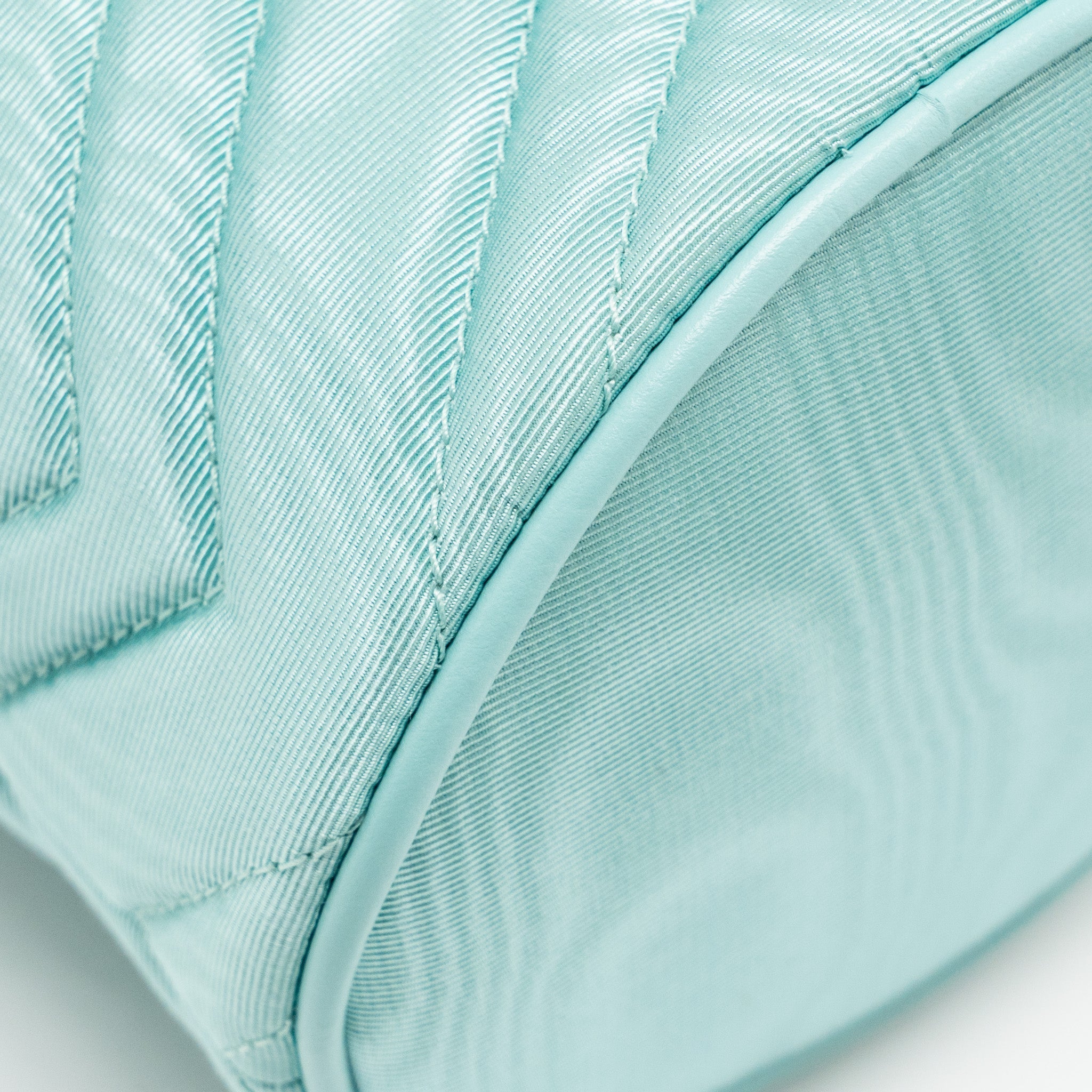 GUCCI GG MARMONT SILK BUCKET CRYSTAL CHAIN BAG FABRIC/ CRYSTAL LIGHT BLUE SHW