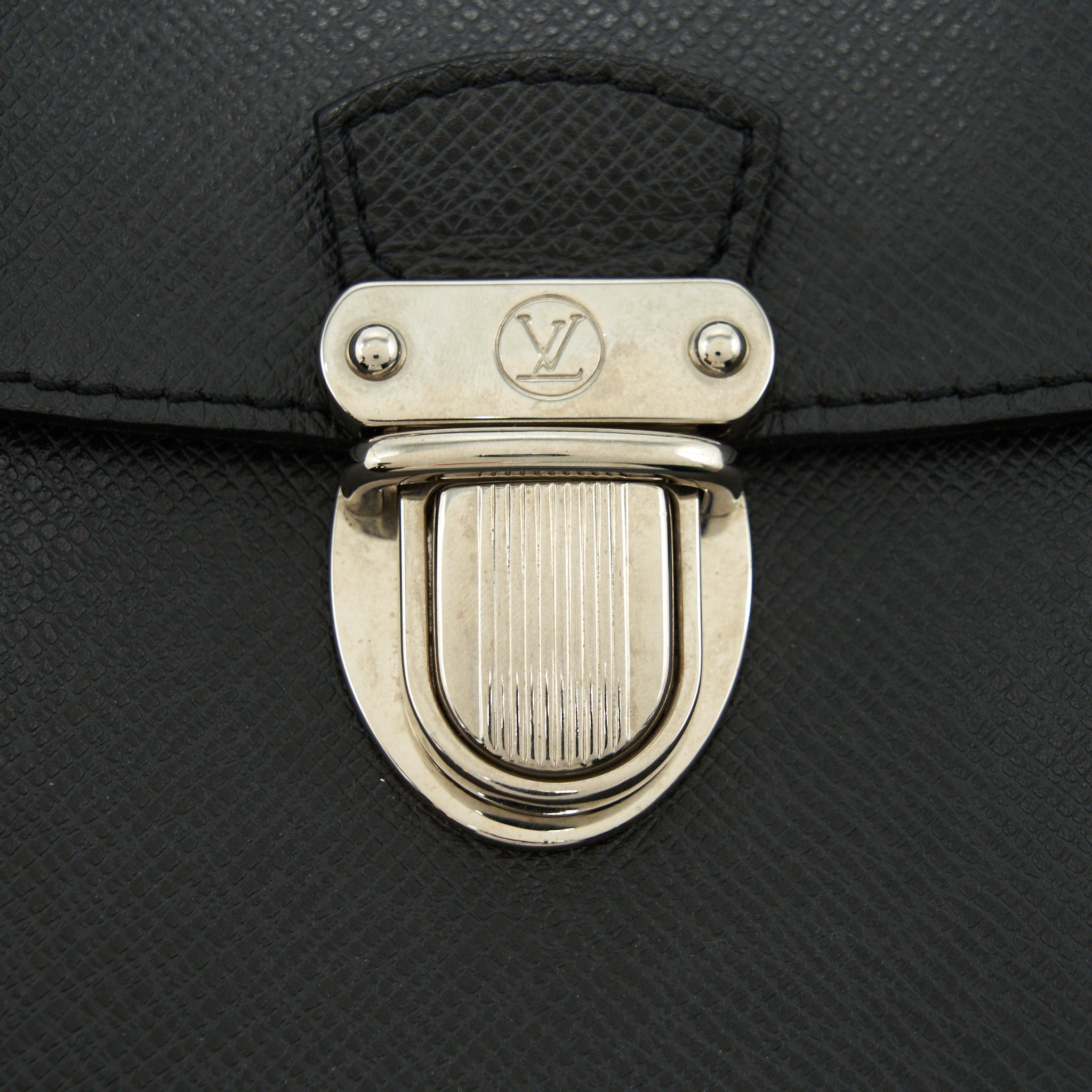 LOUIS VUITTON MEN'S MESSENGER BAG IN BLACK