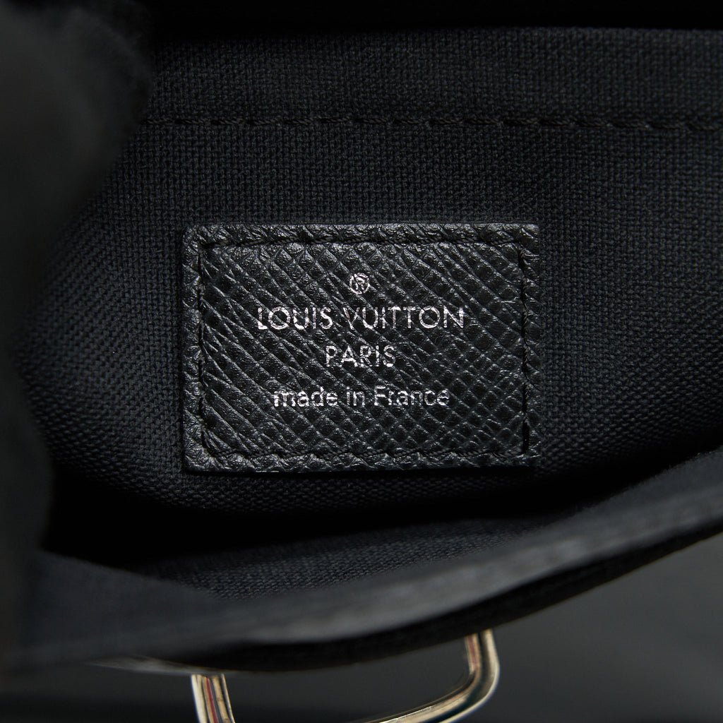LOUIS VUITTON MEN'S MESSENGER BAG IN BLACK