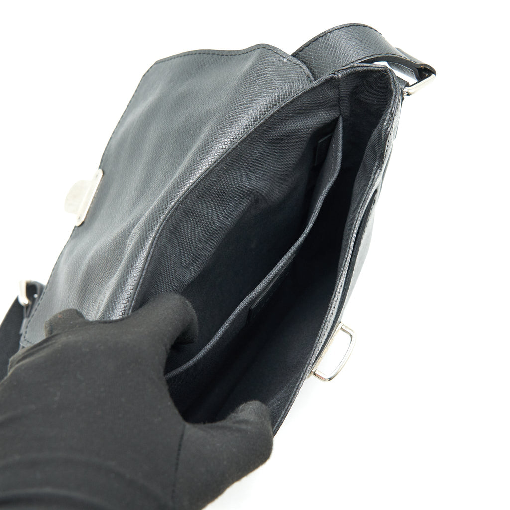 LOUIS VUITTON MEN'S MESSENGER BAG IN BLACK