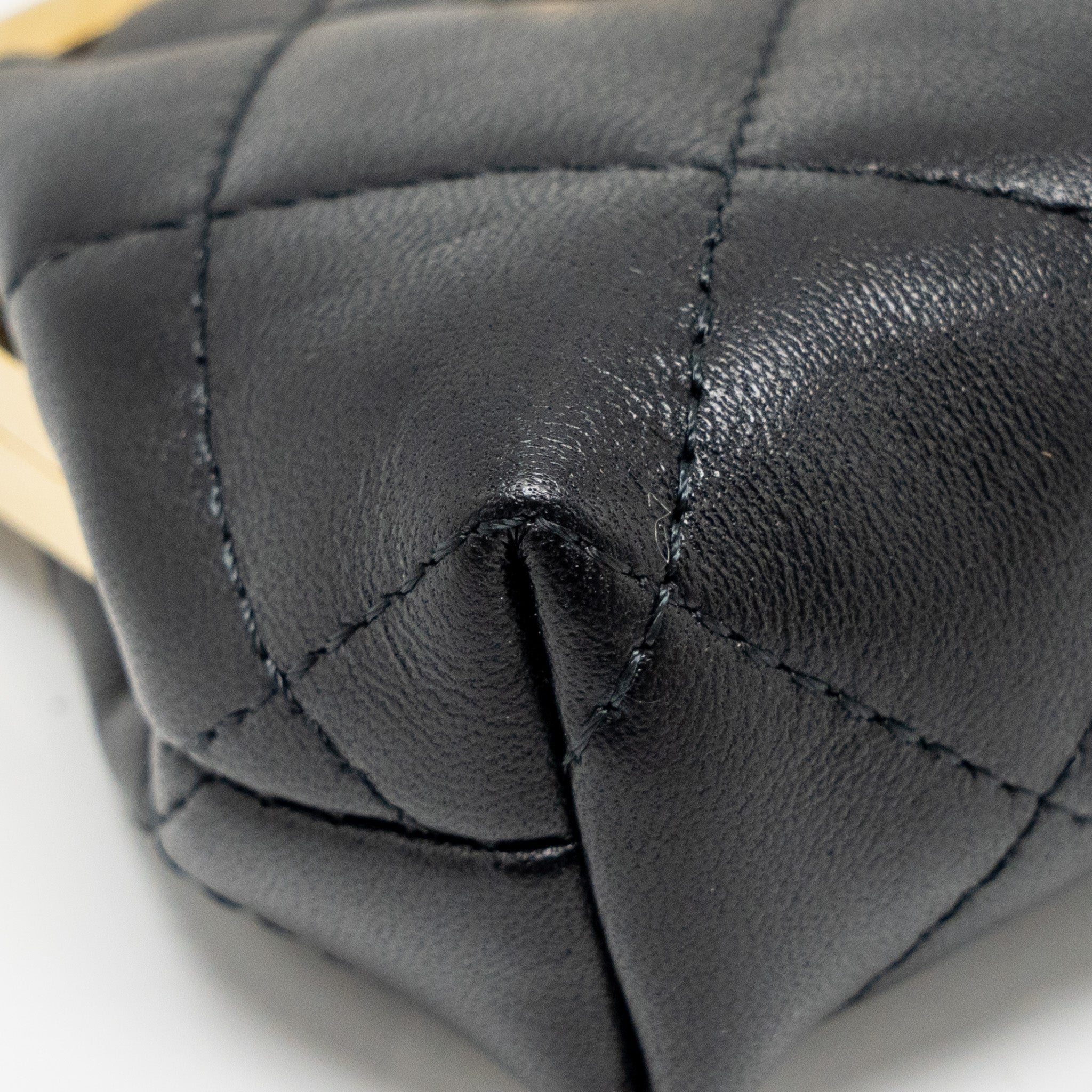 CHANEL 23P MINI COIN PURSE WITH CHAIN CALFSKIN BLACK LGHW(MICROCHIP)