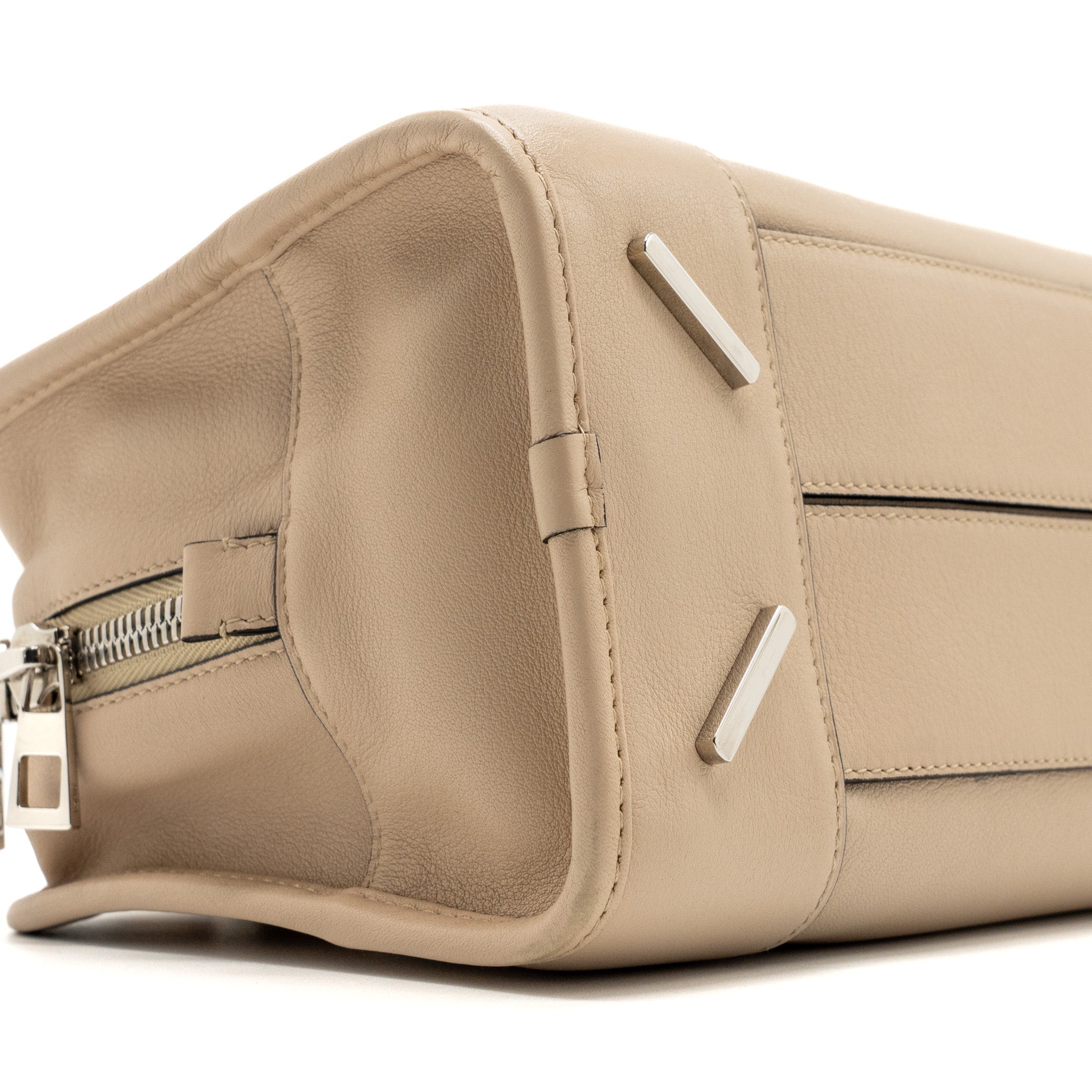 LOEWE AMAZONA 28 NAPPA LEATHER ASH SHW
