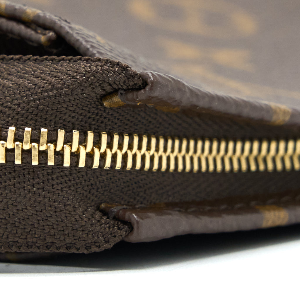 LOUIS VUITTON TOILETRY POCHETTE 26 MONOGRAM CANVAS GHW