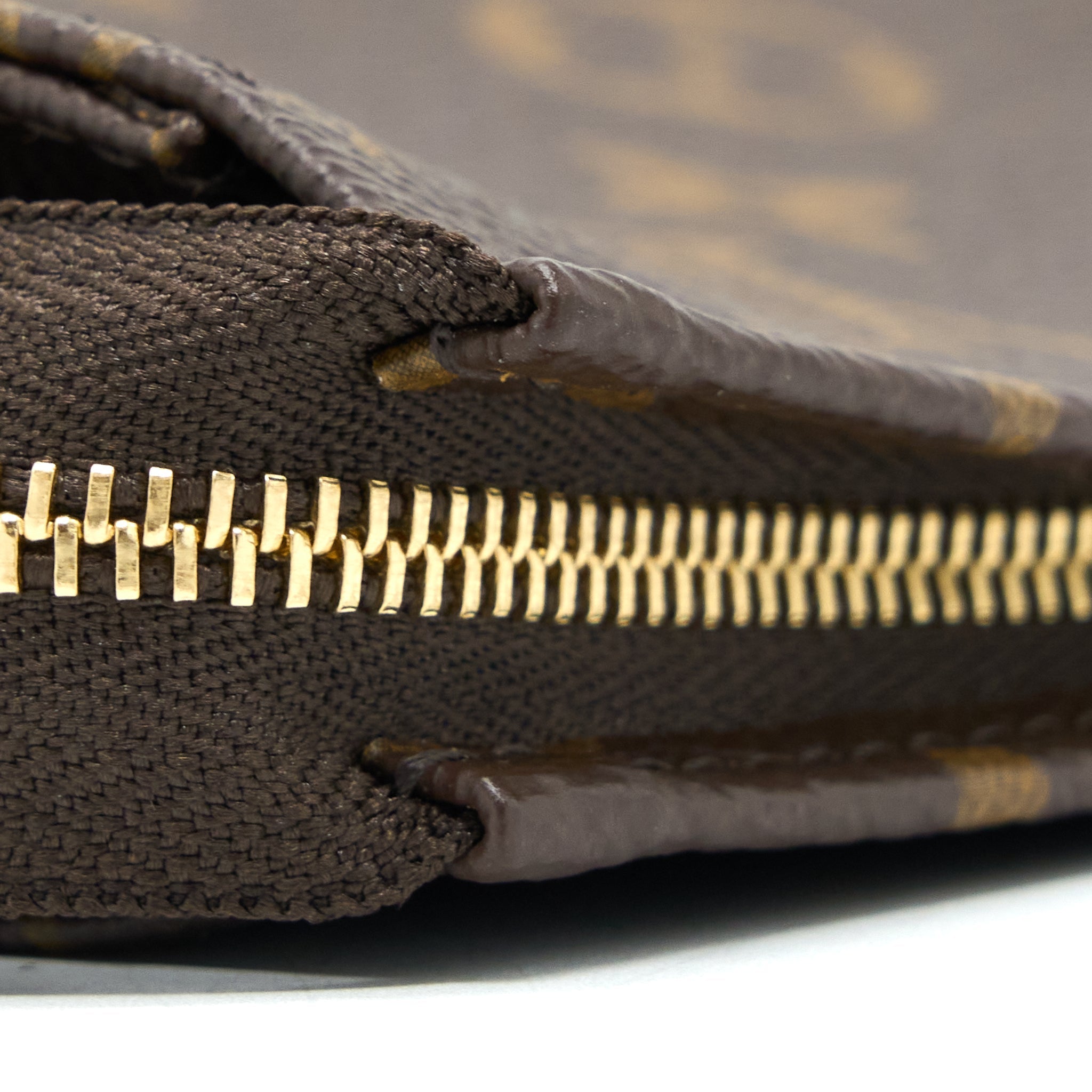 LOUIS VUITTON TOILETRY POCHETTE 26 MONOGRAM CANVAS GHW