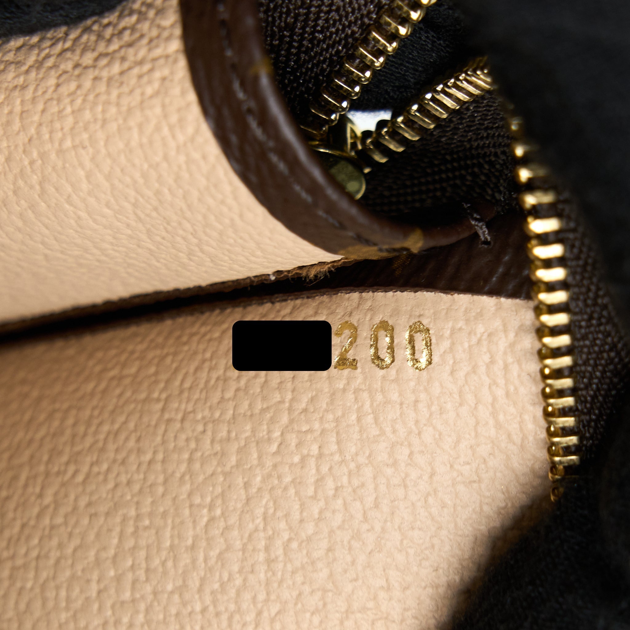 LOUIS VUITTON TOILETRY POCHETTE 26 MONOGRAM CANVAS GHW