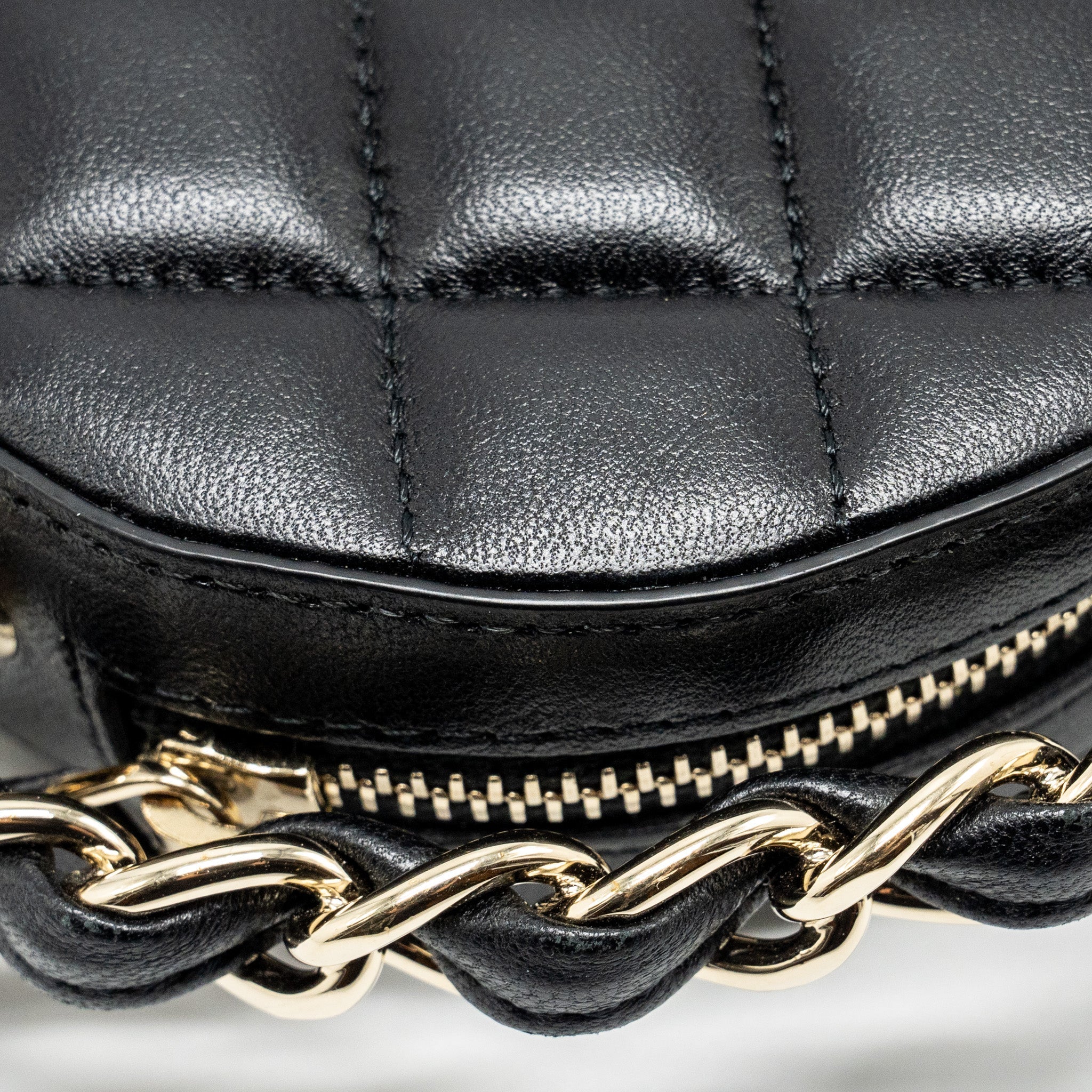 CHANEL 22C QUILTED ROUND CLUTCH WITH CHAIN LAMBSKIN BLACK LGHW
