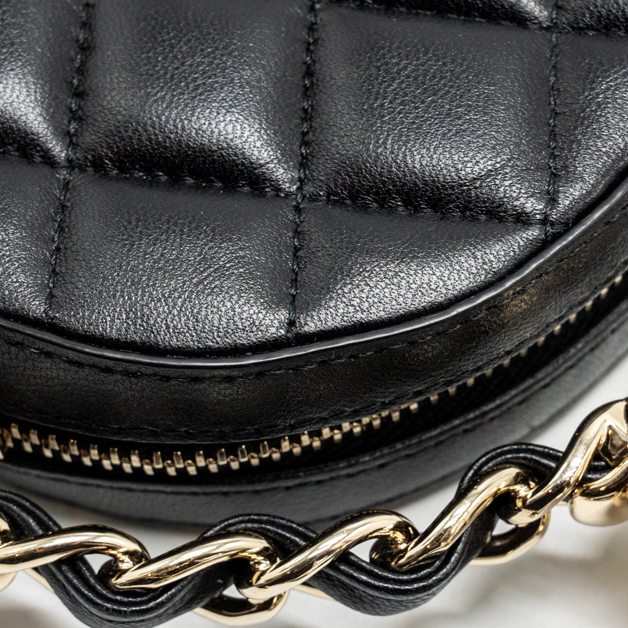 CHANEL 22C QUILTED ROUND CLUTCH WITH CHAIN LAMBSKIN BLACK LGHW