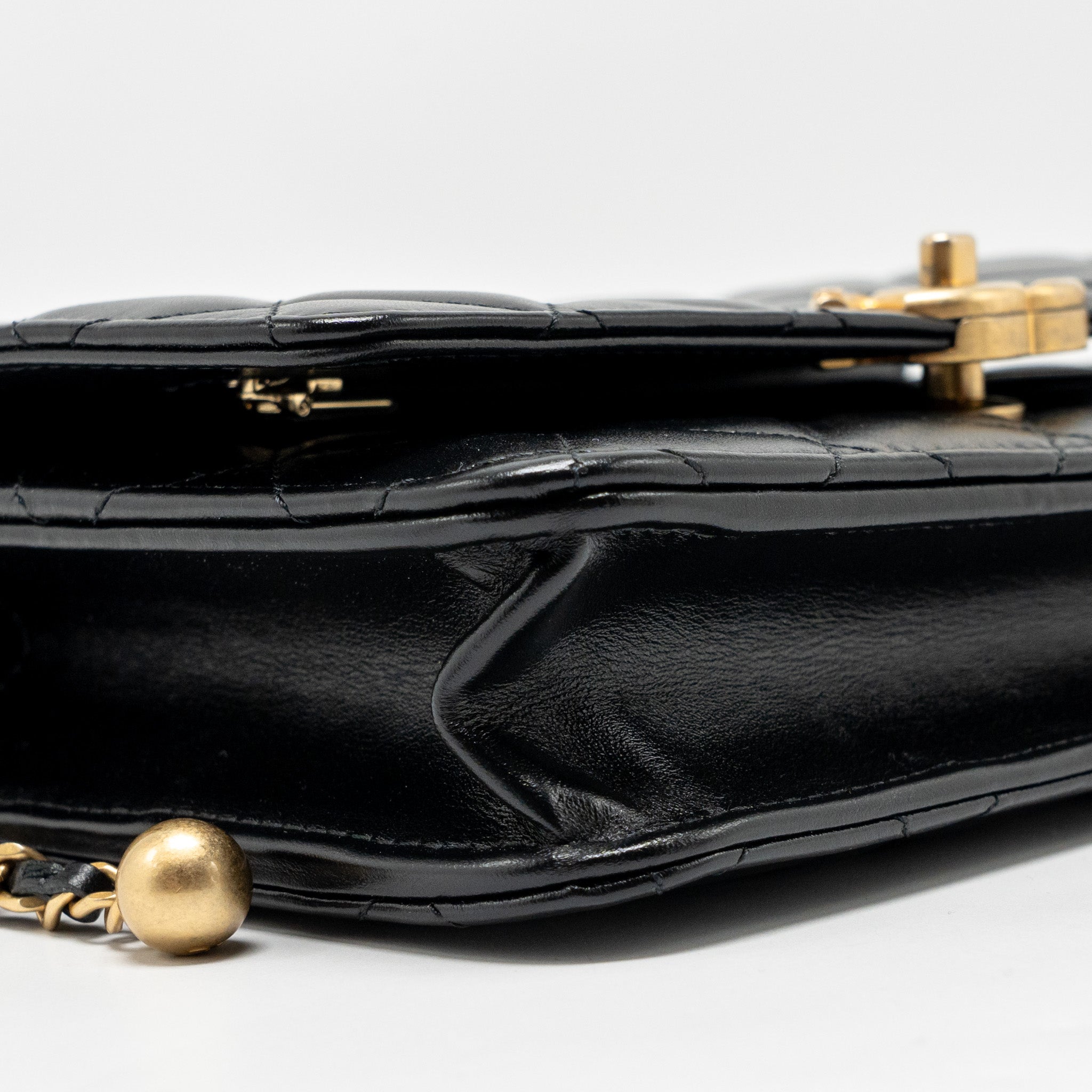 CHANEL 24C GOLD CRUSH WALLET ON CHAIN CALFSKIN BLACK GHW(MICROCHIP)