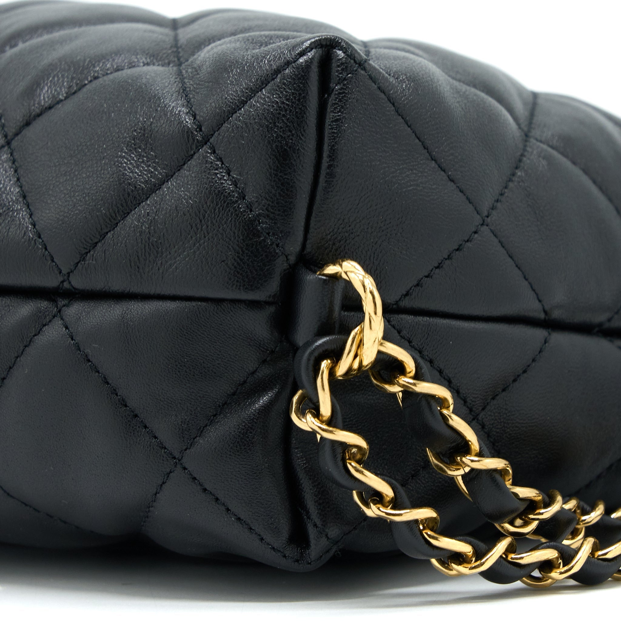 CHANEL 22B HOBO BAG LAMBSKIN BLACK GHW (MICROCHIP)