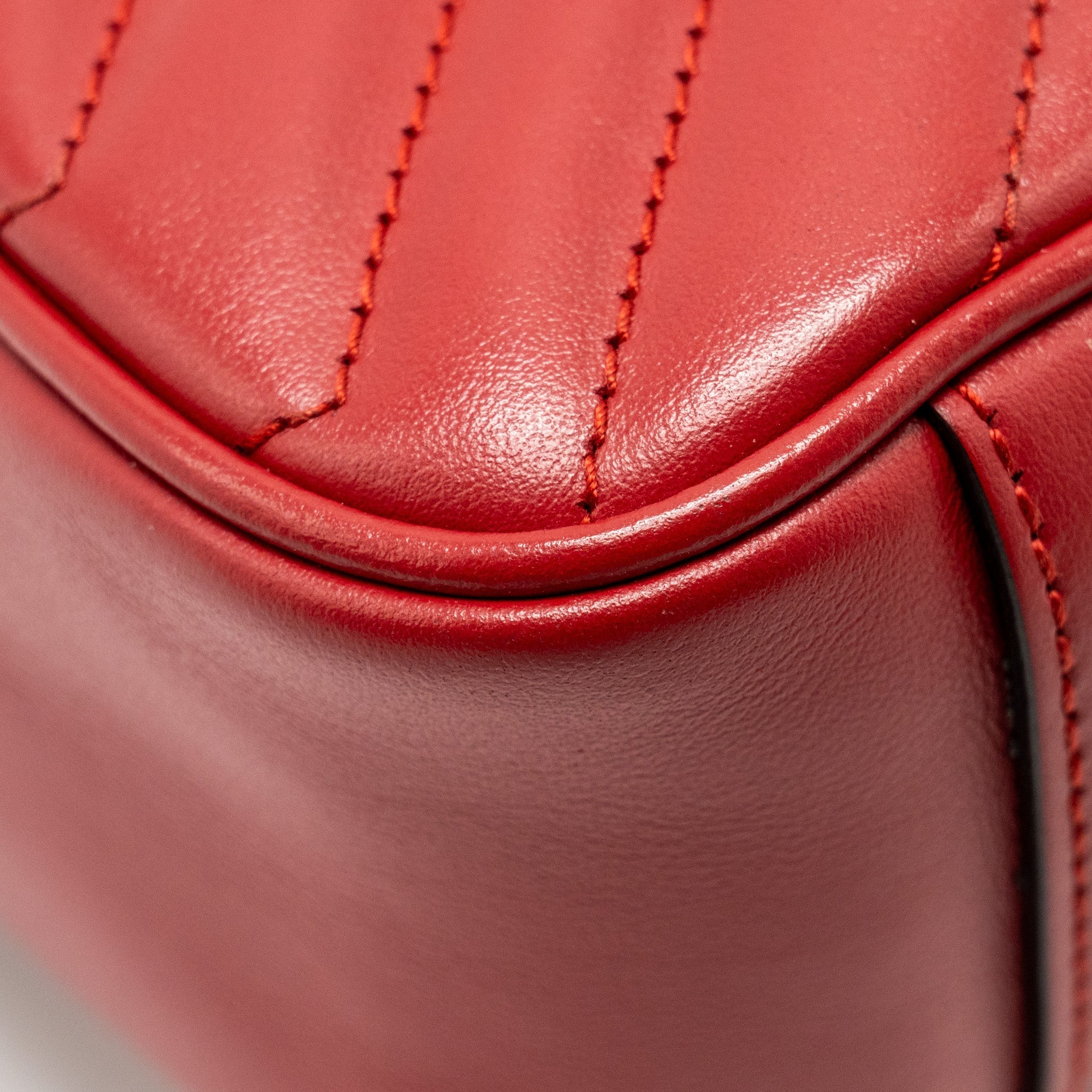 GUCCI SMALL GG MARMONT BAG CALFSKIN RED BRUSHED GHW