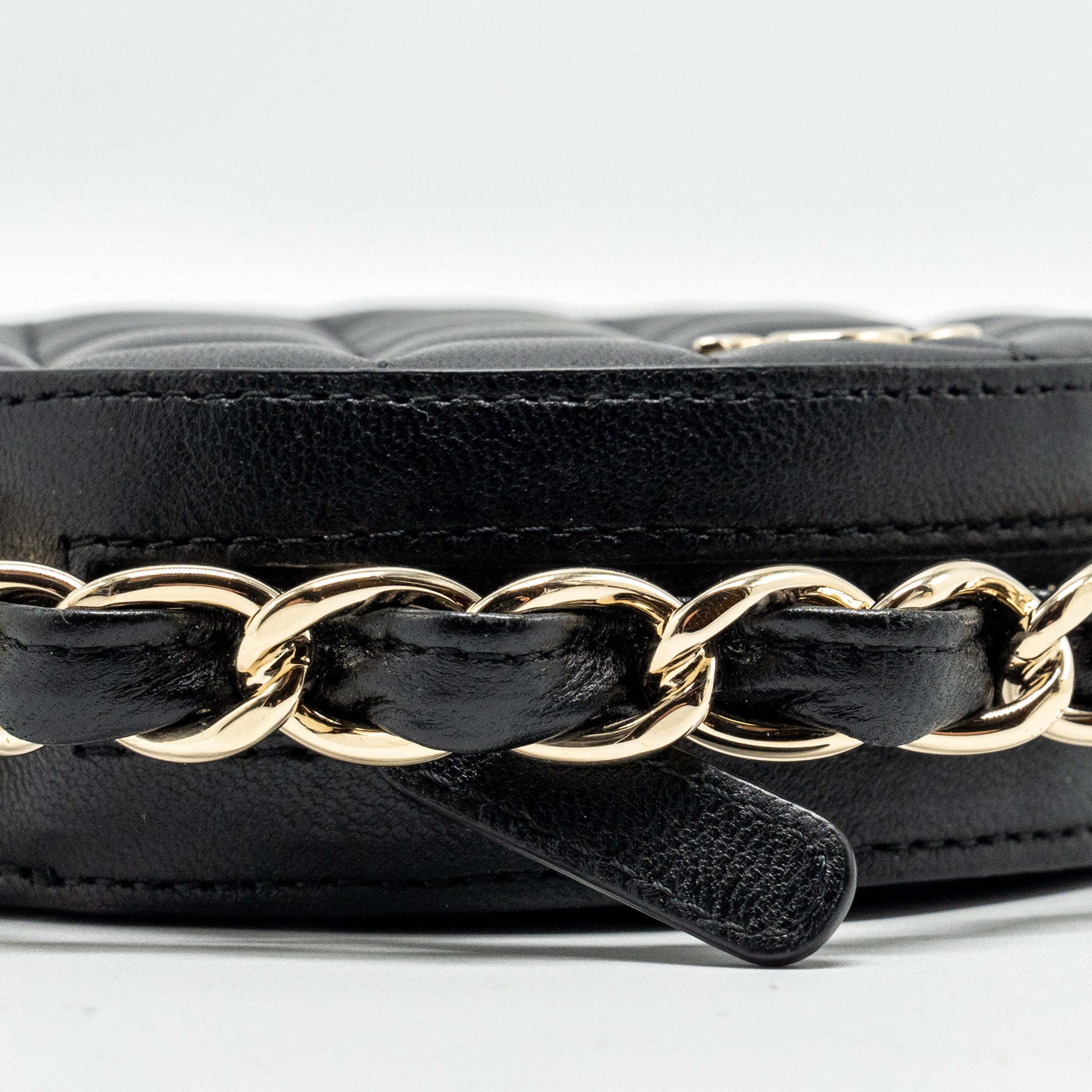 CHANEL 22C QUILTED ROUND CLUTCH WITH CHAIN LAMBSKIN BLACK LGHW