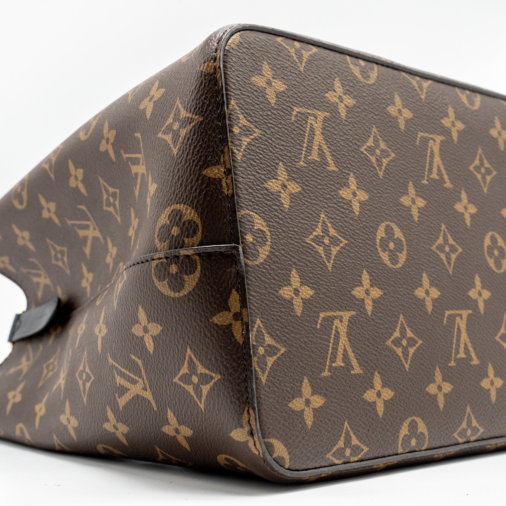 LOUIS VUITTON NEONOE MONOGRAM CANVAS BLACK GHW