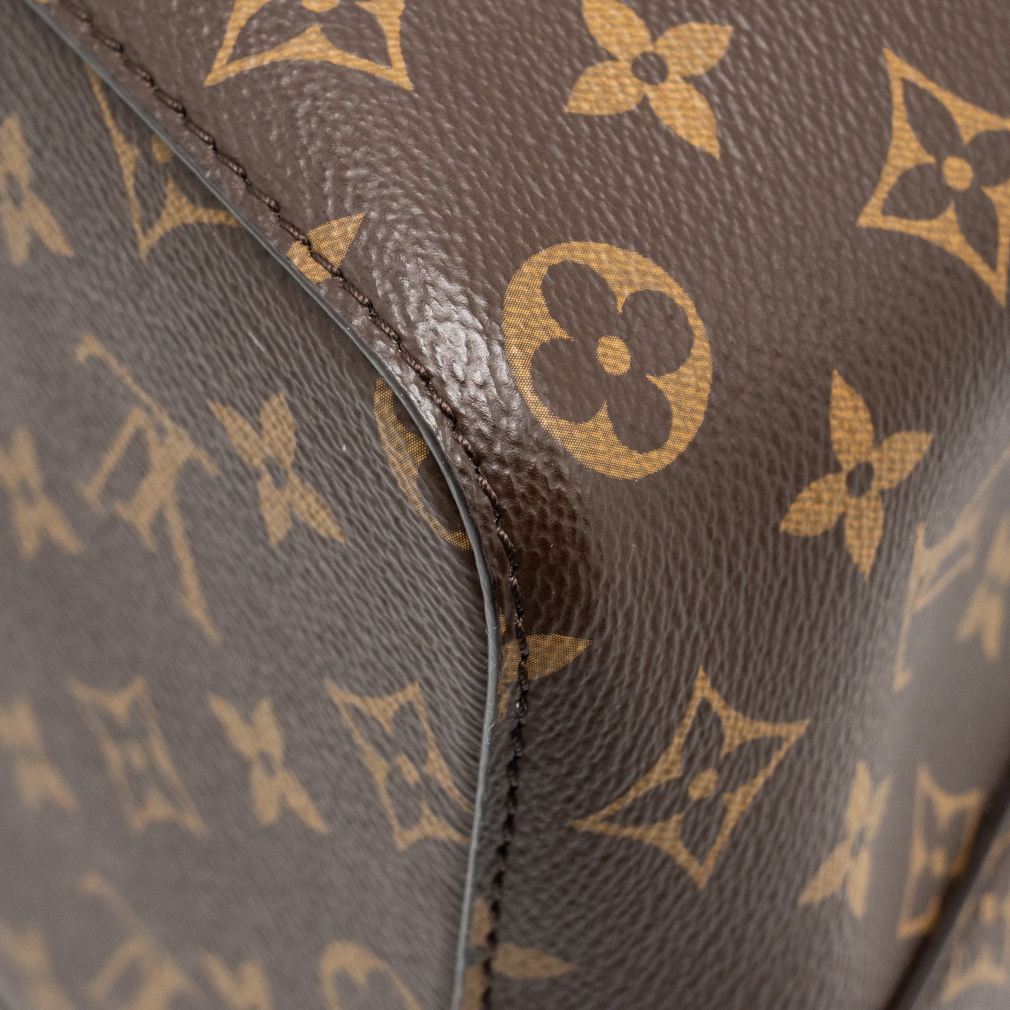 LOUIS VUITTON NEONOE MONOGRAM CANVAS BLACK GHW