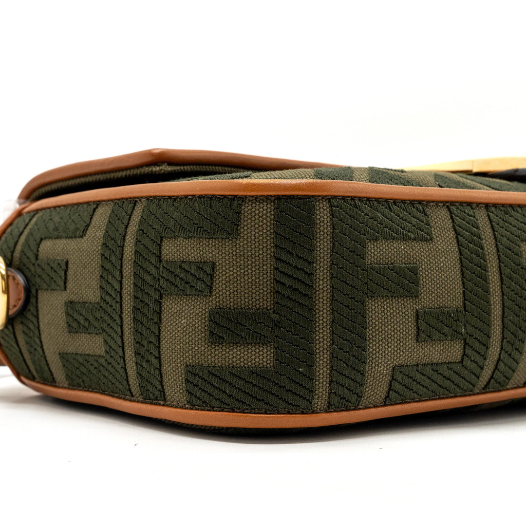 FENDI MEDIUM BAGUETTE BAG CANVAS / CALFSKIN MULTICOLOR GHW