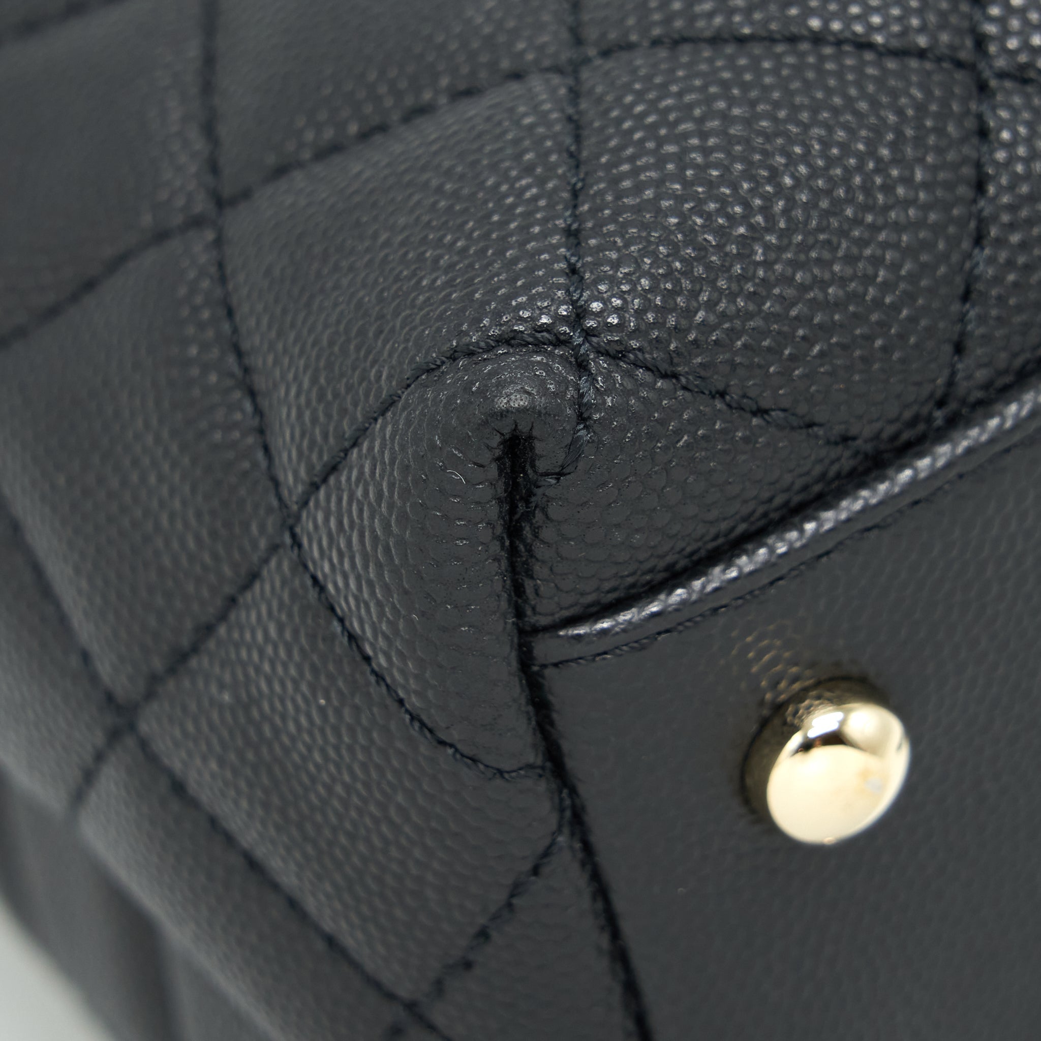CHANEL MEDIUM COCO HANDLE 28CM CAVIAR BLACK LGHW