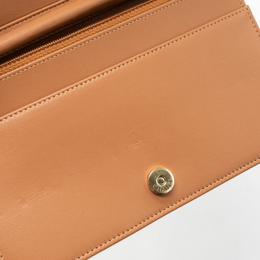 CHANEL BOY WALLET ON CHAIN CAVIAR LIGHT CARAMEL LGHW (MICROCHIP)