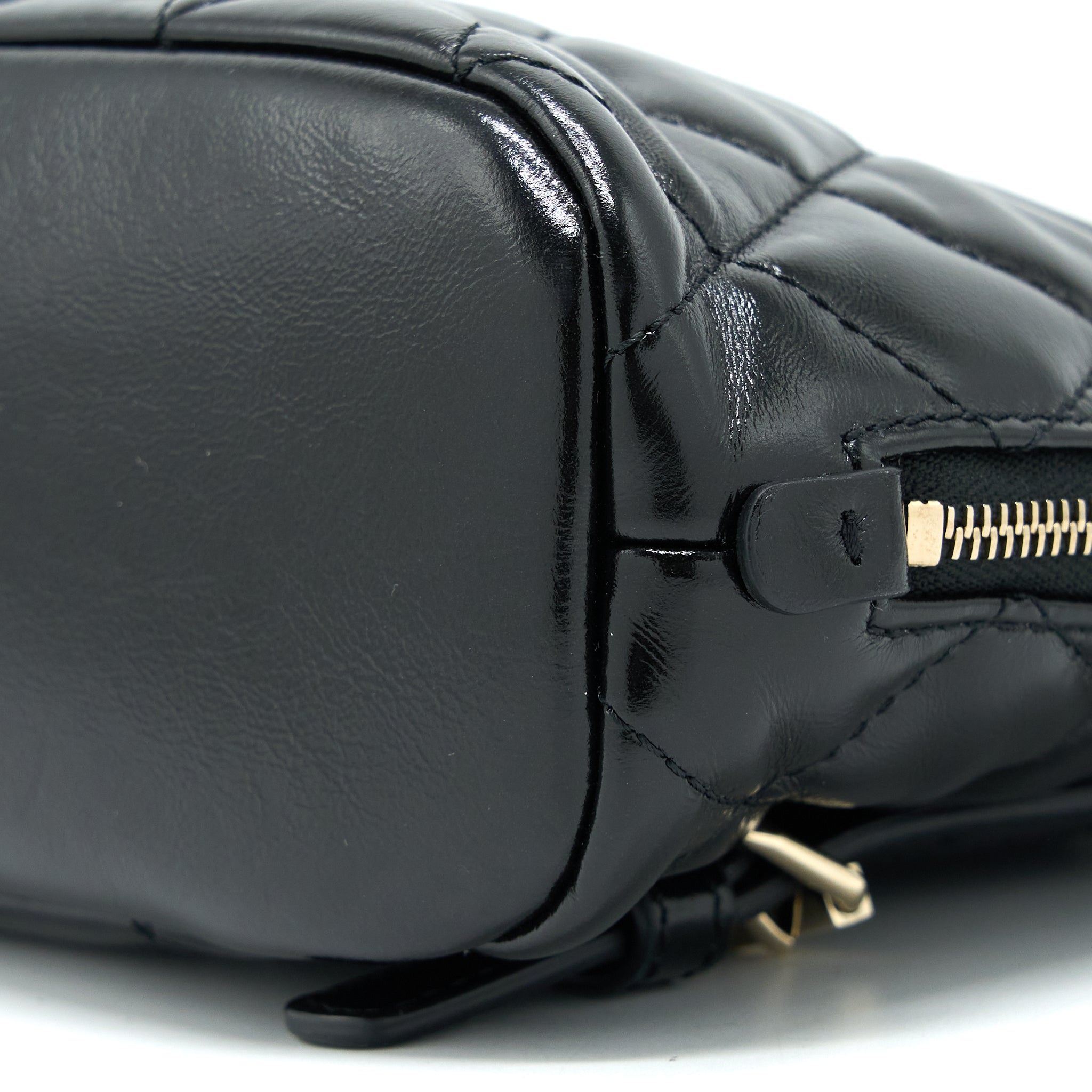 CHANEL 22A QUILTED BACKPACK SHINY CALFSKIN BLACK LGHW (MICROCHIP)