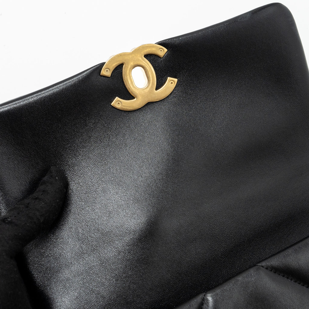 CHANEL SMALL 19 BAG LAMBSKIN BLACK MULTICOLOUR HARDWARE  (MICROCHIP)