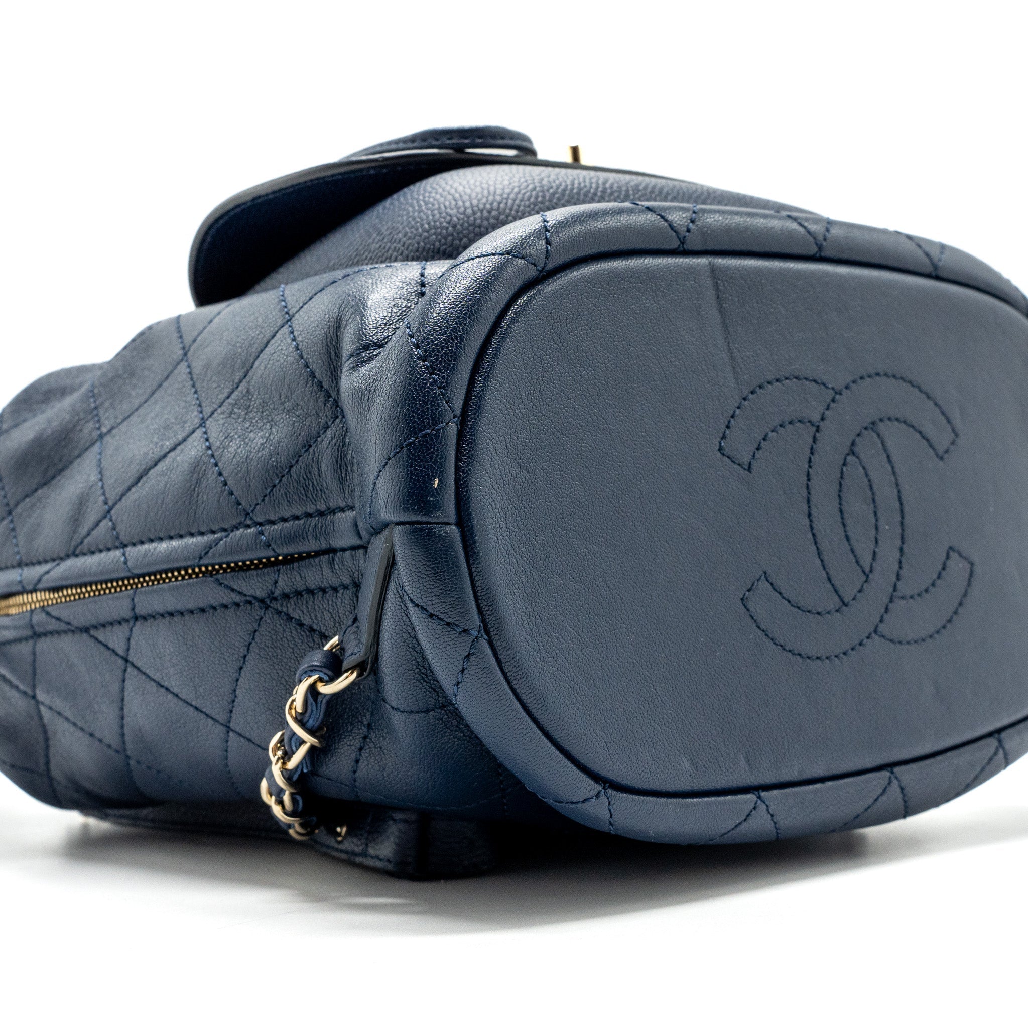 CHANEL DRAWSTRING BACKPACK LAMBSKIN / GRAINED CALFSKIN DARK BLUE LGHW
