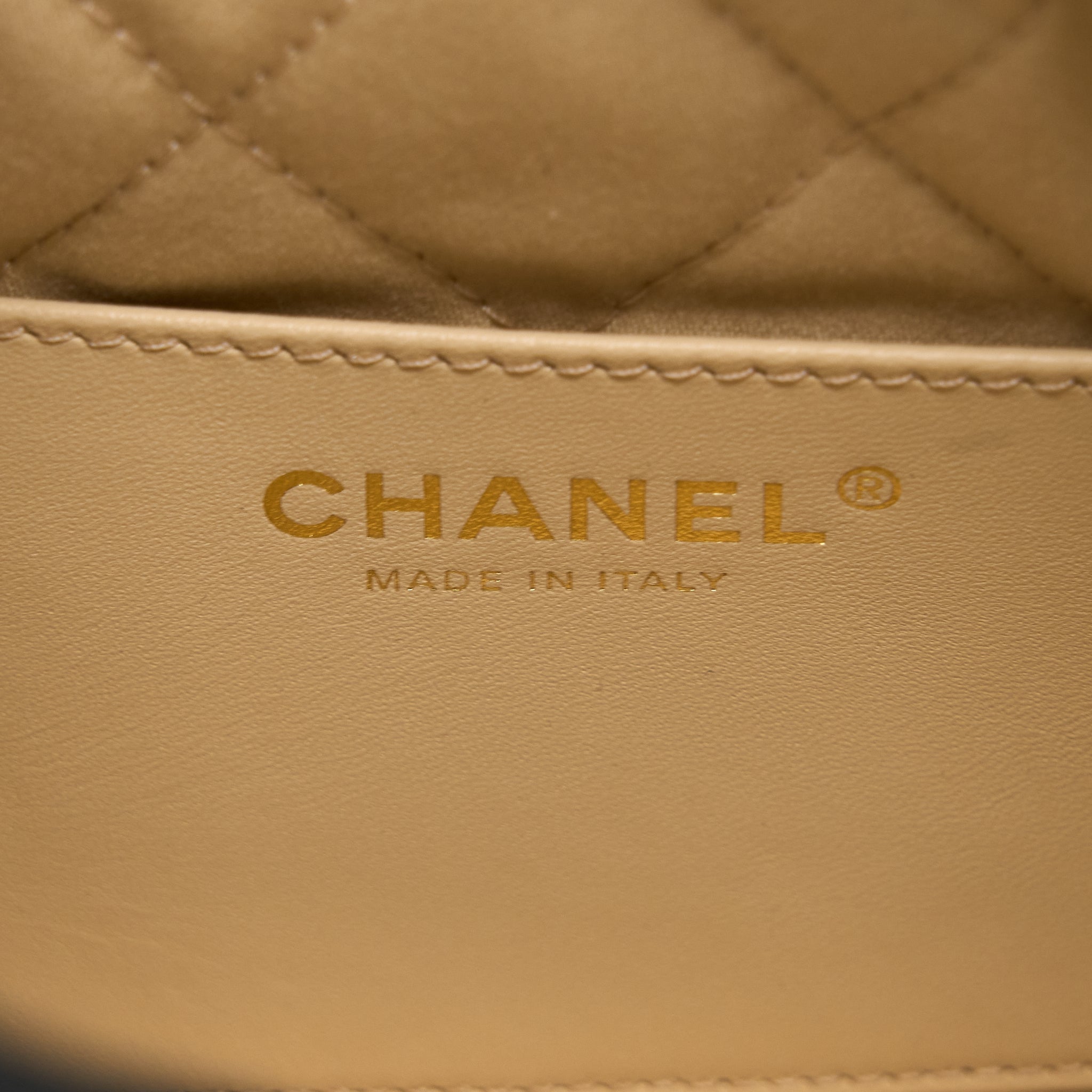 CHANEL 23S MINI 22 BAG SHINY CALFSKIN WHITE GHW (MICROCHIP)