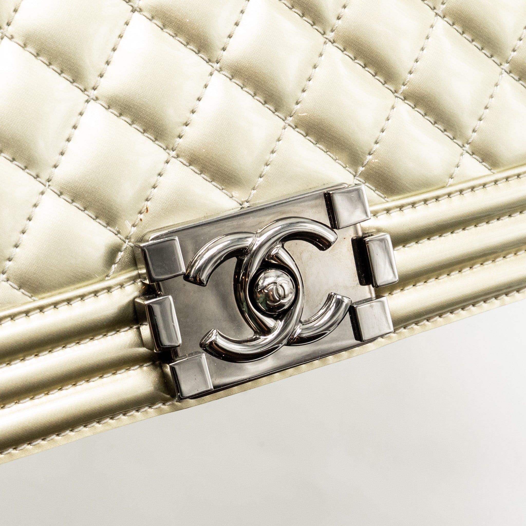 CHANEL MEDIUM BOY BAG METALLIC PATENT CALFSKIN/METALLIC LAMBSKIN GOLD/SILVER SHW