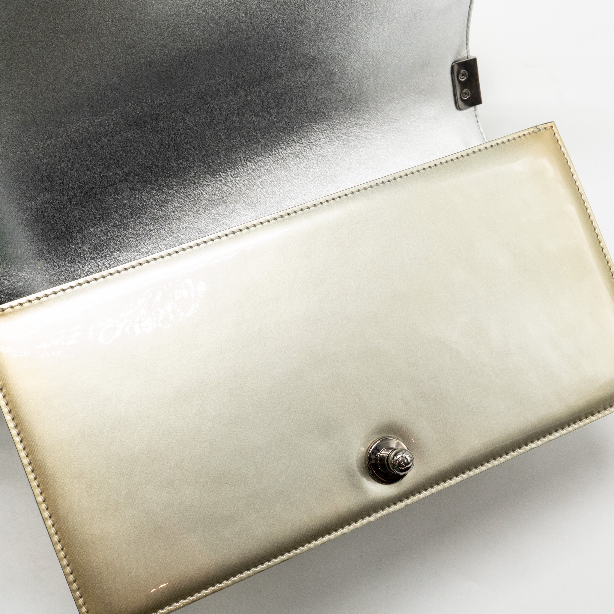 CHANEL MEDIUM BOY BAG METALLIC PATENT CALFSKIN/METALLIC LAMBSKIN GOLD/SILVER SHW