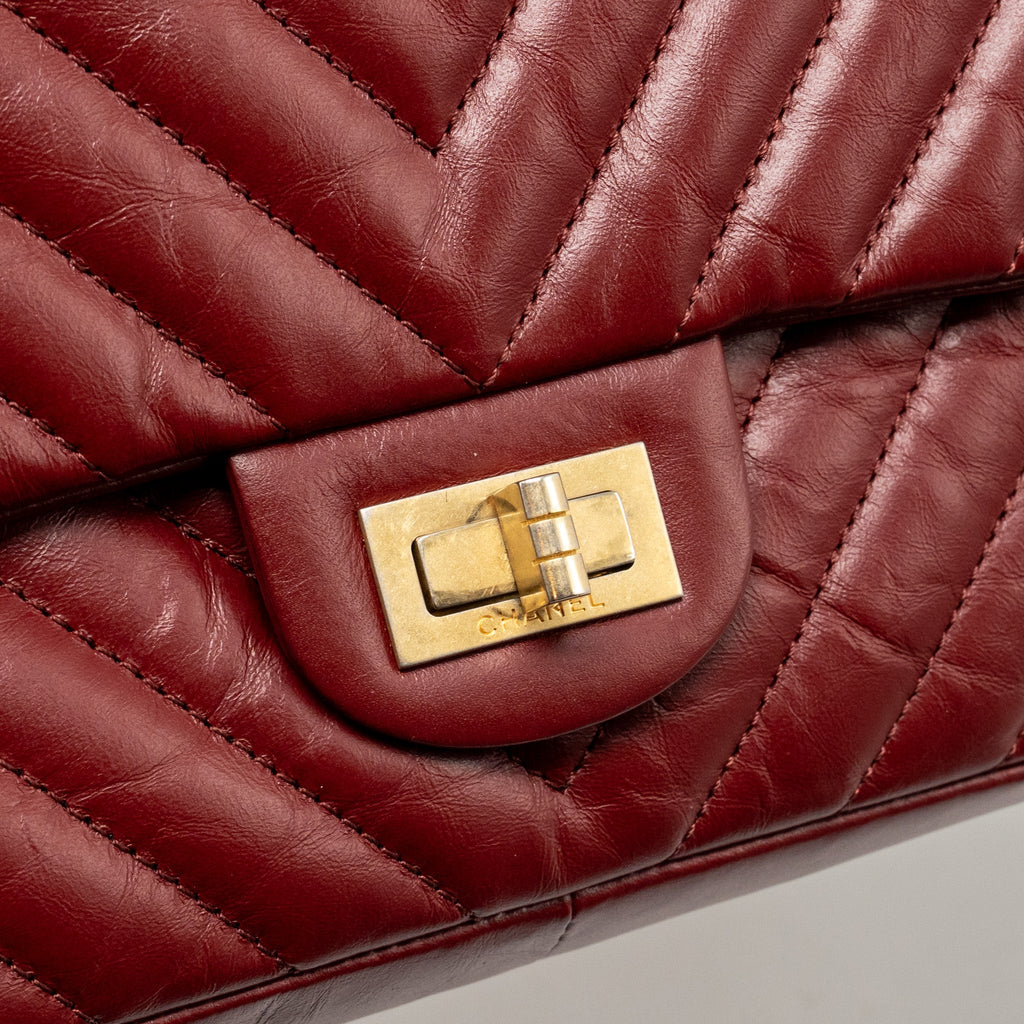 CHANEL 2.55 226 REISSUE DOUBLE FLAP BAG CHEVRON AGED CALFSKIN RED GHW