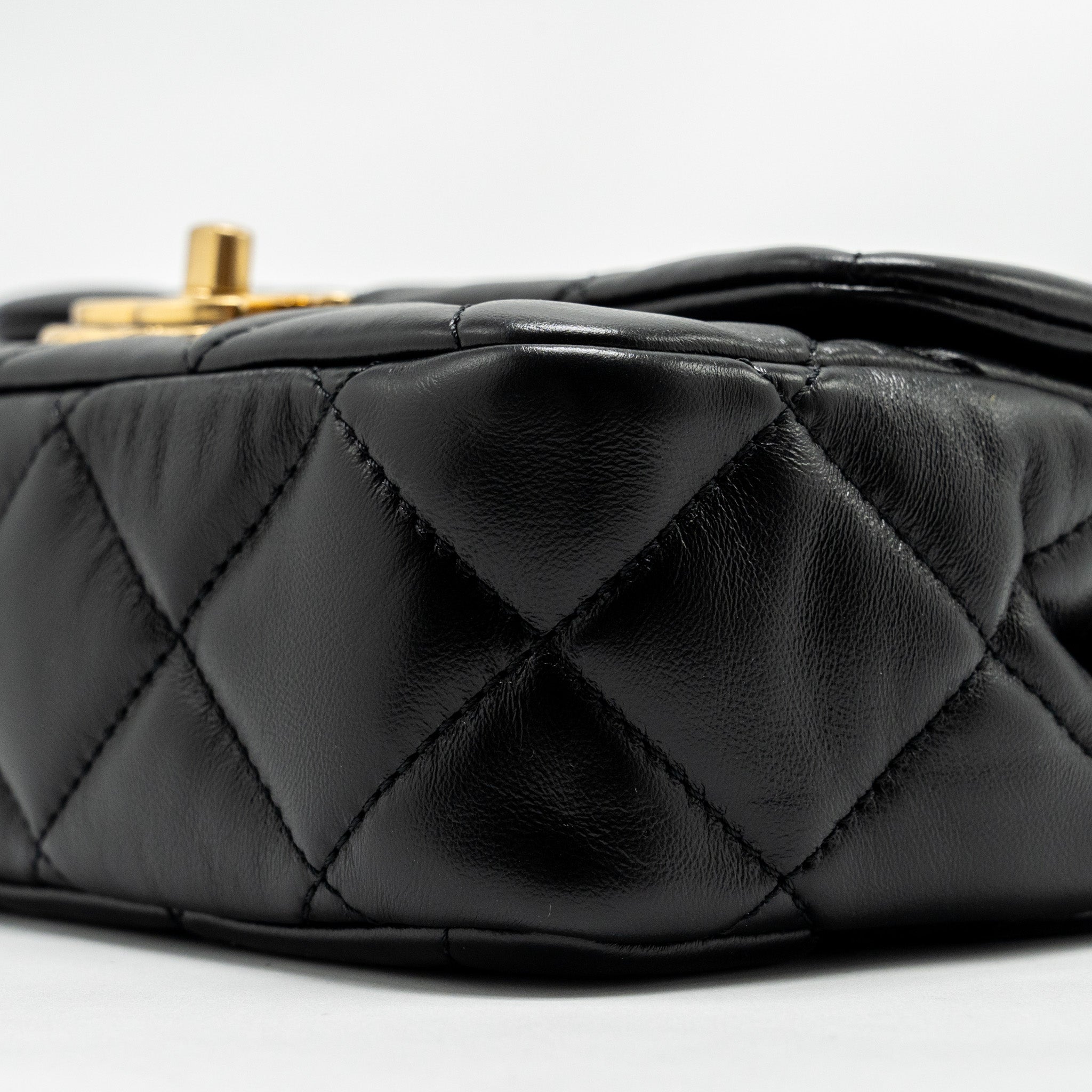 CHANEL 22B MINI FLAPBAG LAMBSKIN BLACK GHW (MICROCHIP)