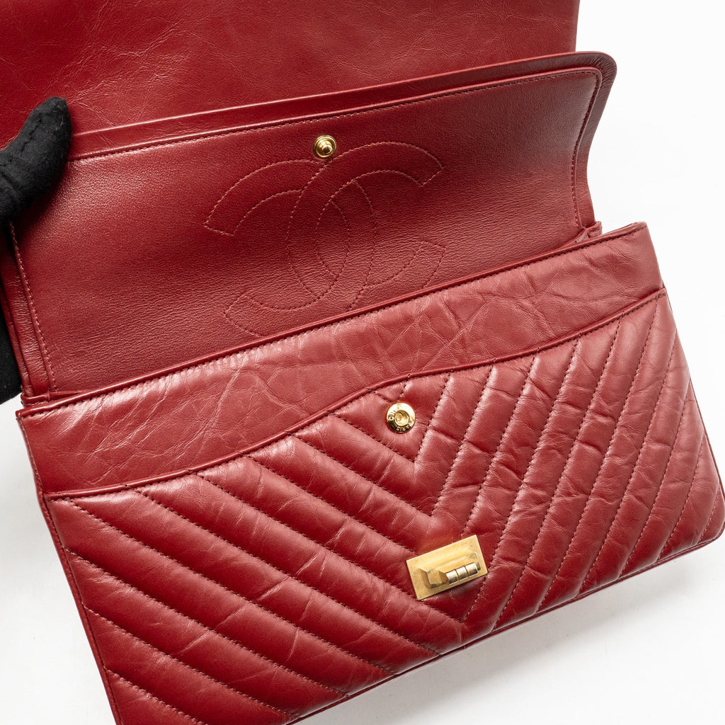 CHANEL 2.55 226 REISSUE DOUBLE FLAP BAG CHEVRON AGED CALFSKIN RED GHW