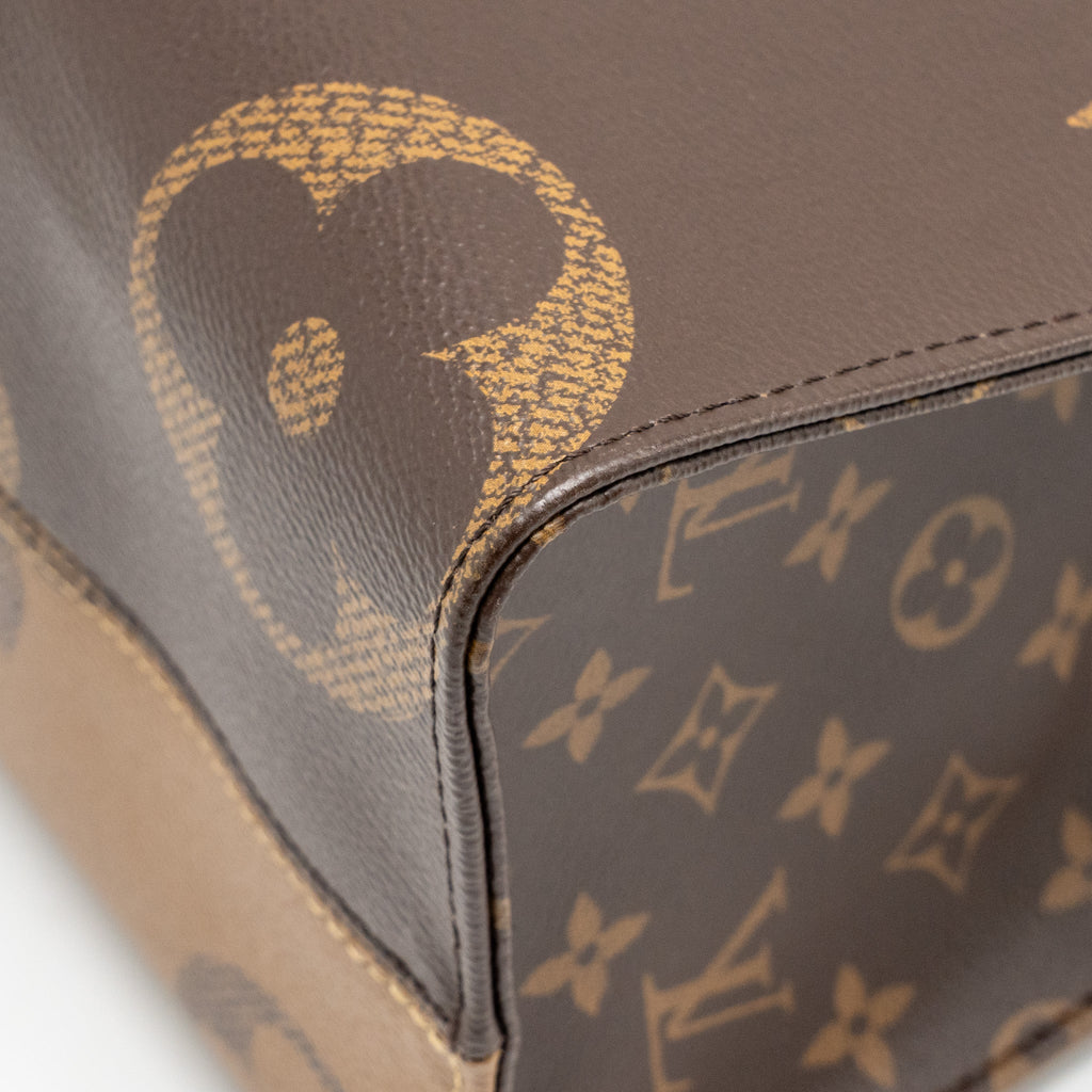 LOUIS VUITTON ONTHEGO MM MONOGRAM CANVAS GHW