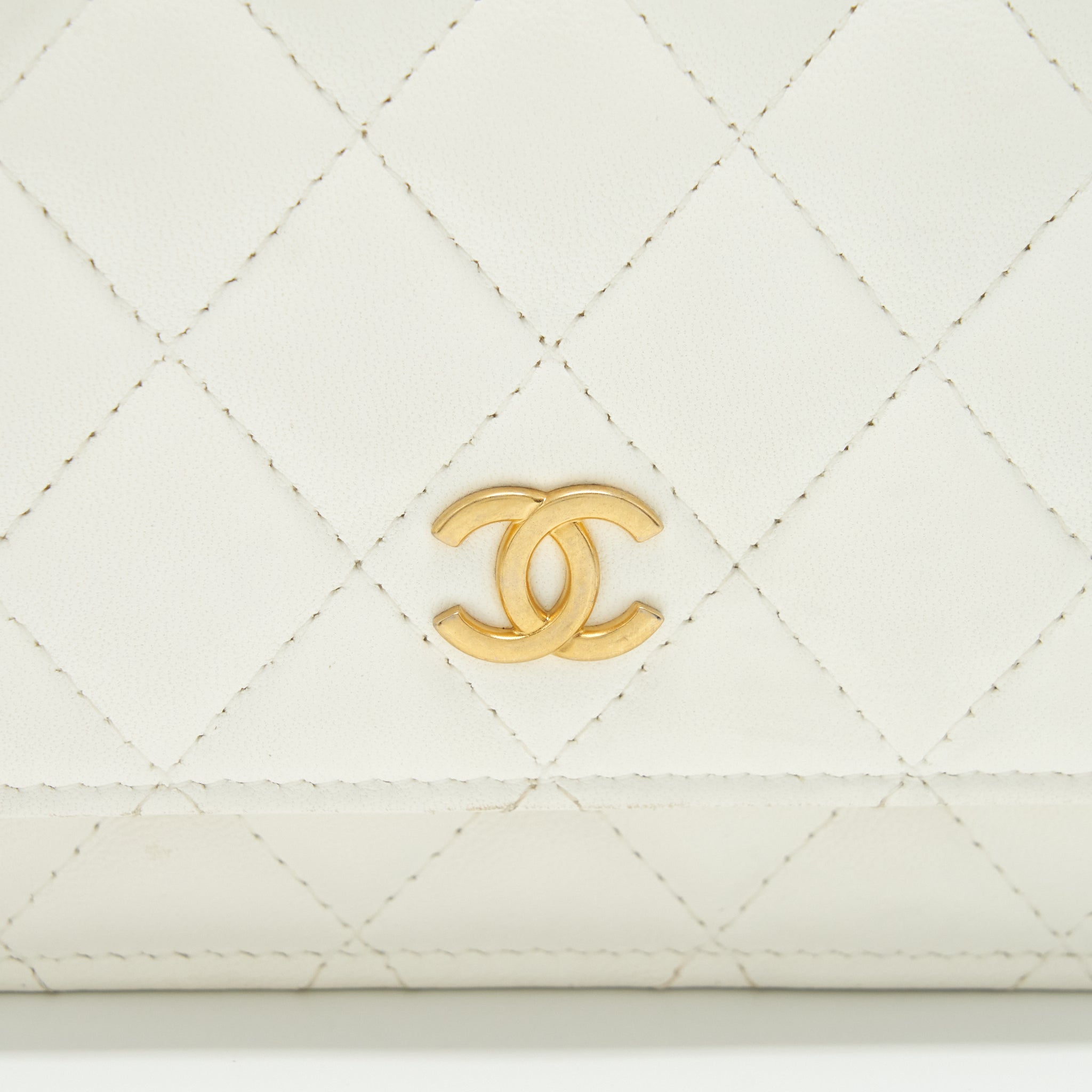 CHANEL RUFFLES MINI WALLET ON CHAINS WHITE GHW