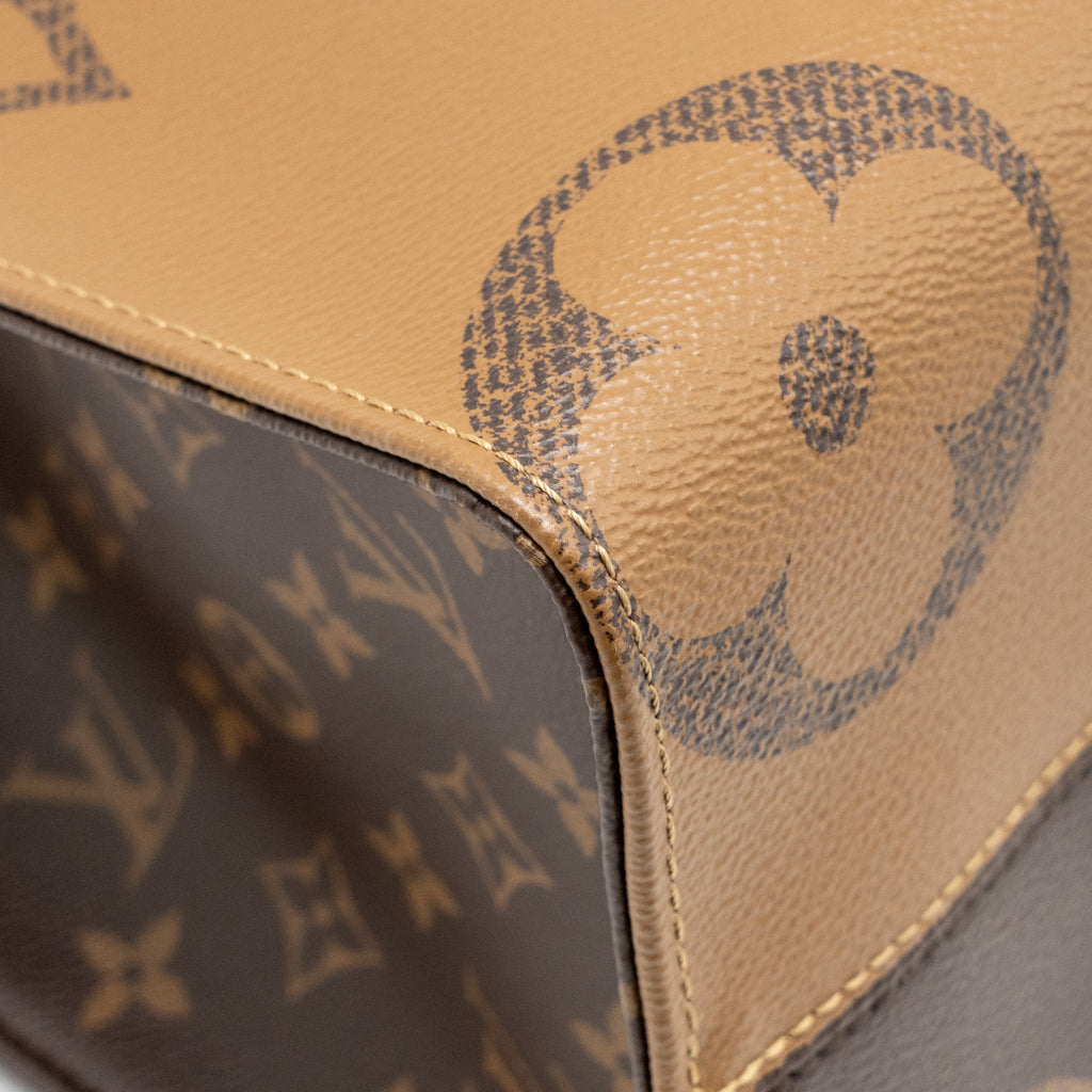 LOUIS VUITTON ONTHEGO MM MONOGRAM CANVAS GHW