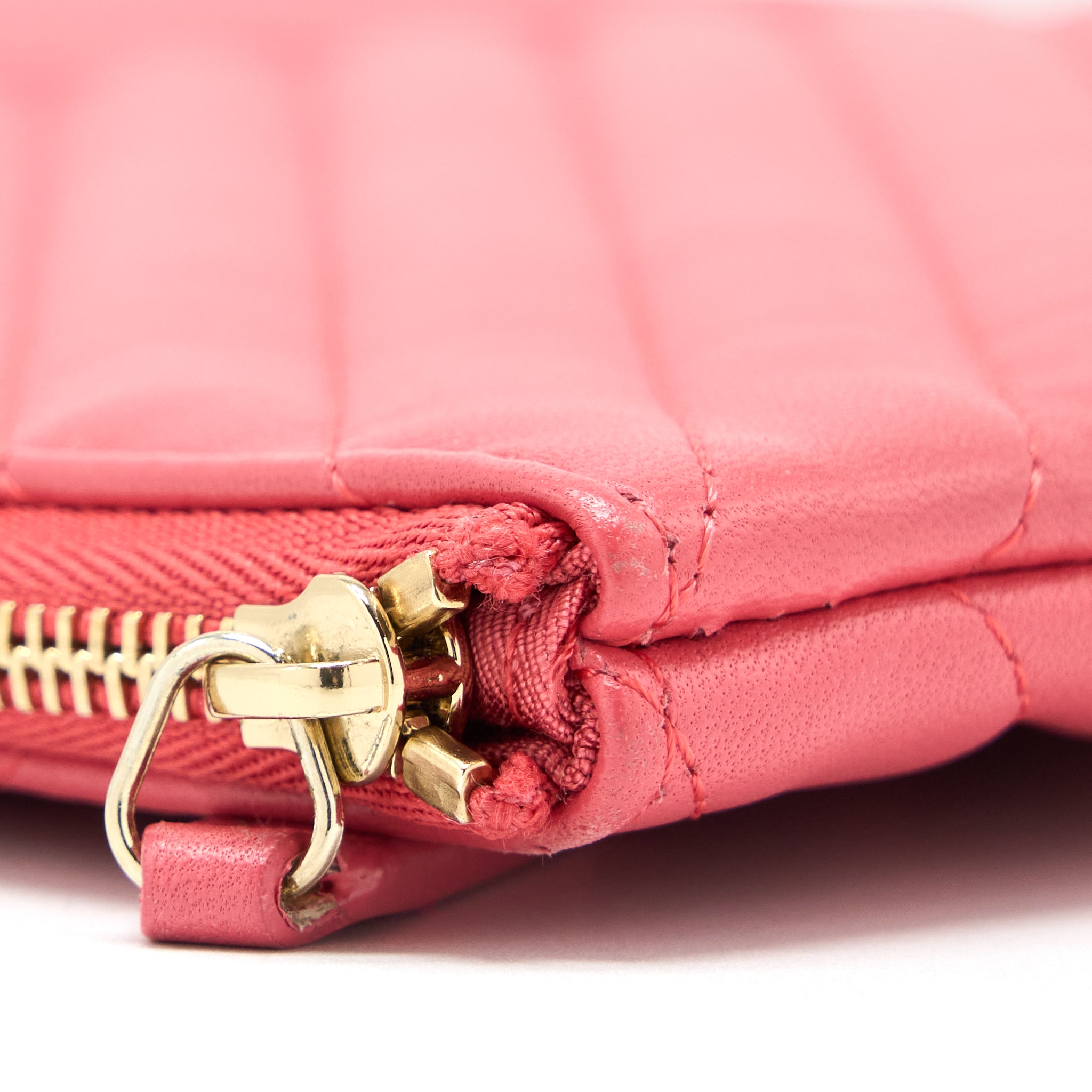 CHANEL CHEVRON CLUTCH LAMBSKIN PINK LGHW
