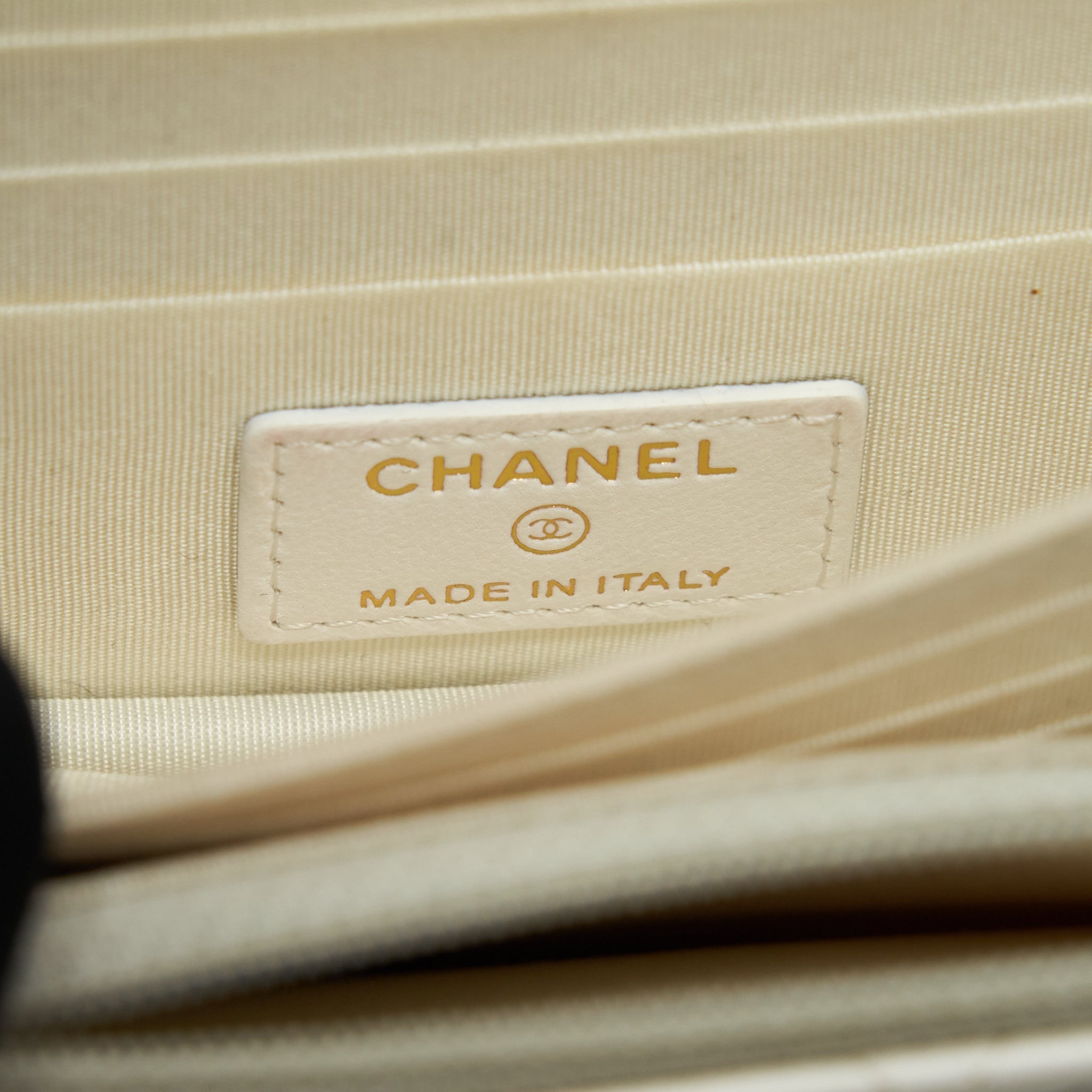 CHANEL RUFFLES MINI WALLET ON CHAINS WHITE GHW