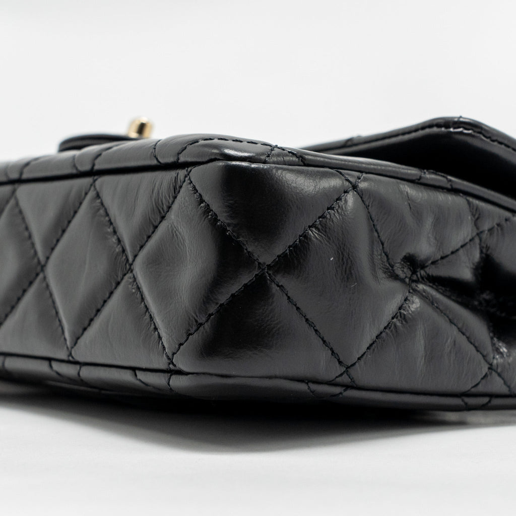 CHANEL 23A CLASSIC FLAP CLUTCH SHINY CALFSKIN BLACK GHW (MICROCHIP)
