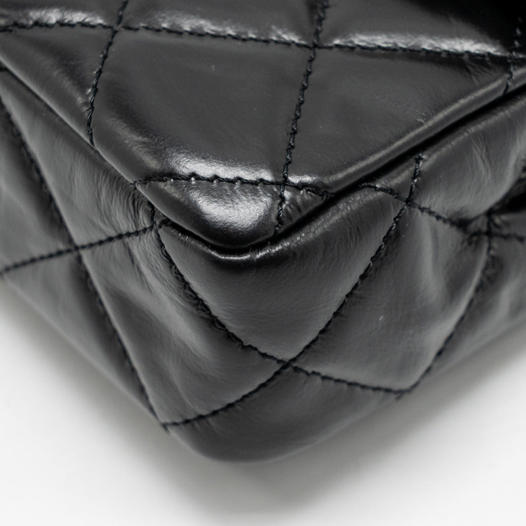 CHANEL 23A CLASSIC FLAP CLUTCH SHINY CALFSKIN BLACK GHW (MICROCHIP)