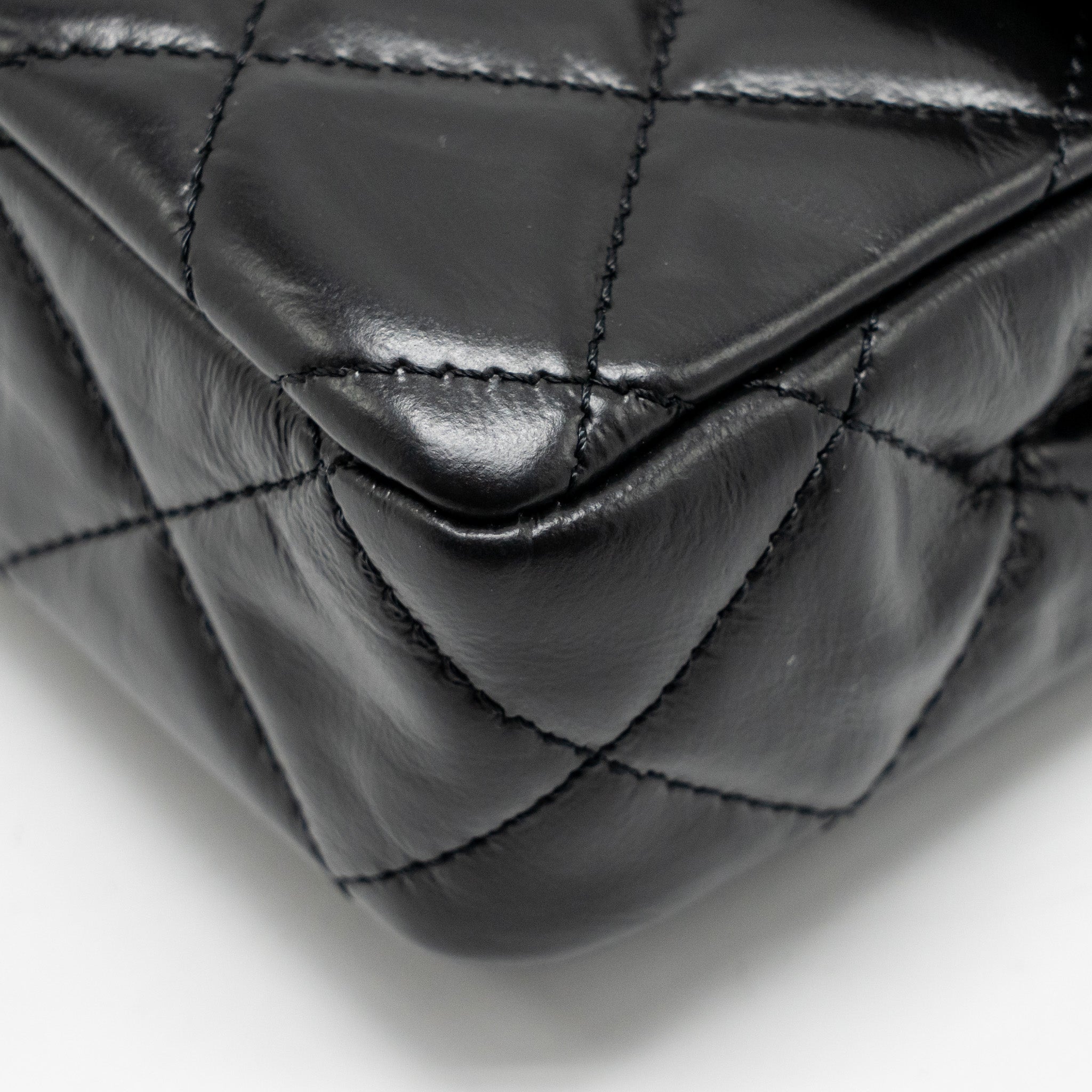 CHANEL 23A CLASSIC FLAP CLUTCH SHINY CALFSKIN BLACK GHW (MICROCHIP)