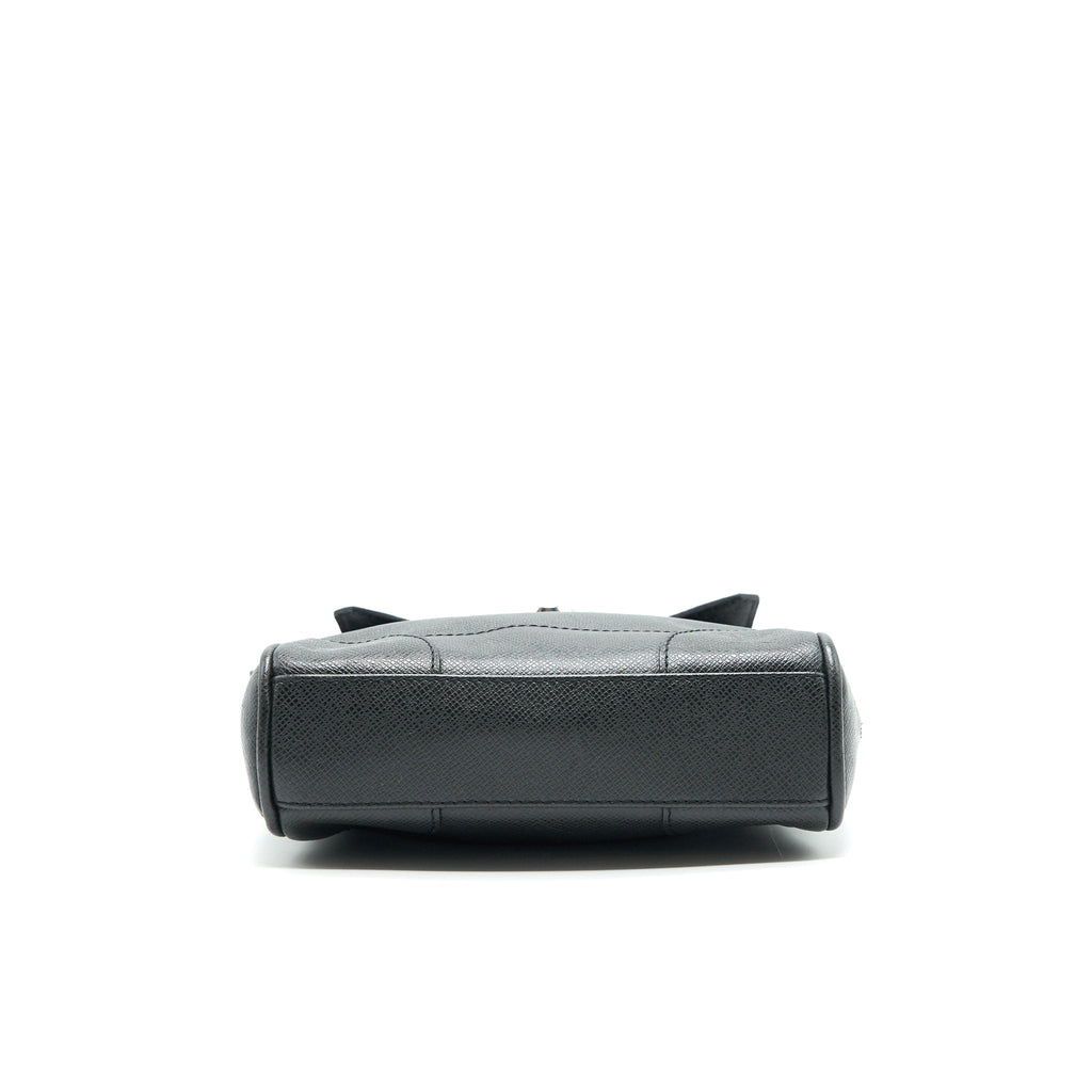 LOUIS VUITTON MEN'S MESSENGER BAG IN BLACK