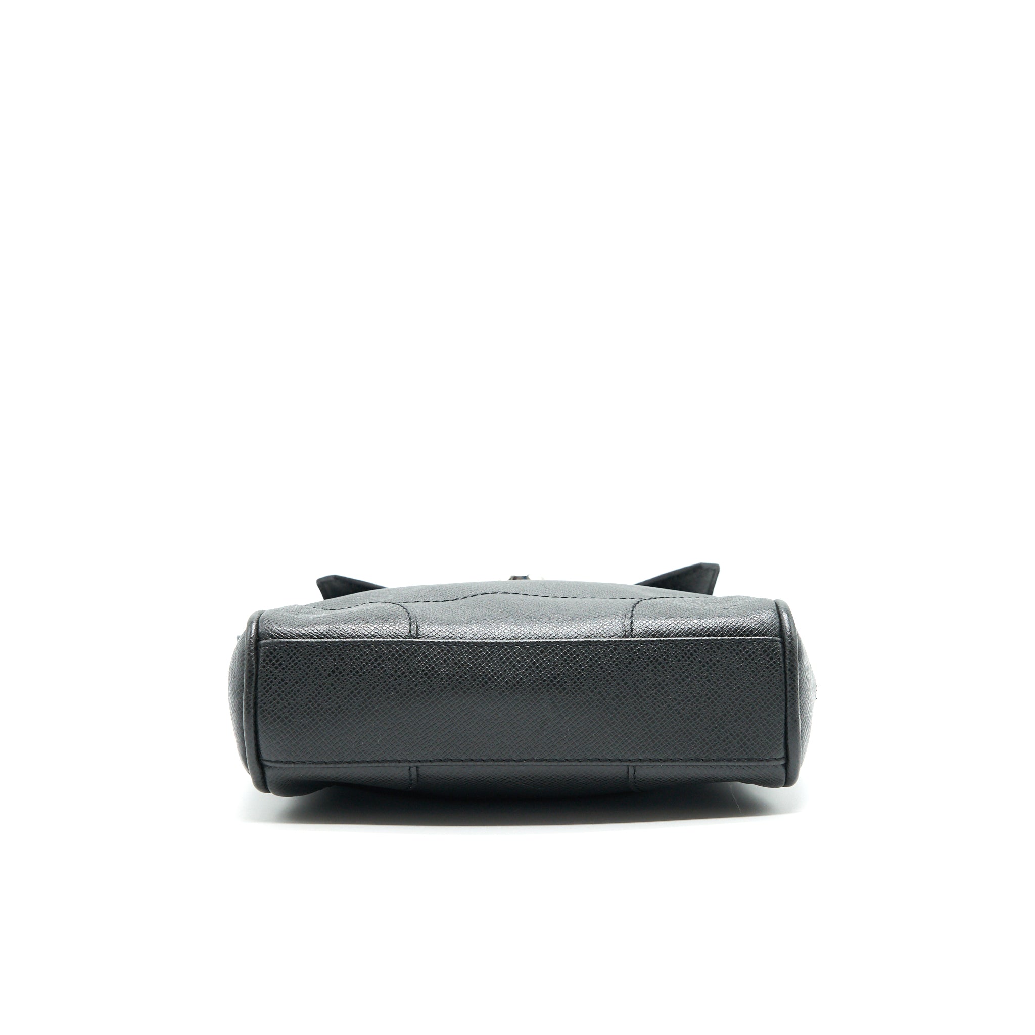 LOUIS VUITTON MEN'S MESSENGER BAG IN BLACK