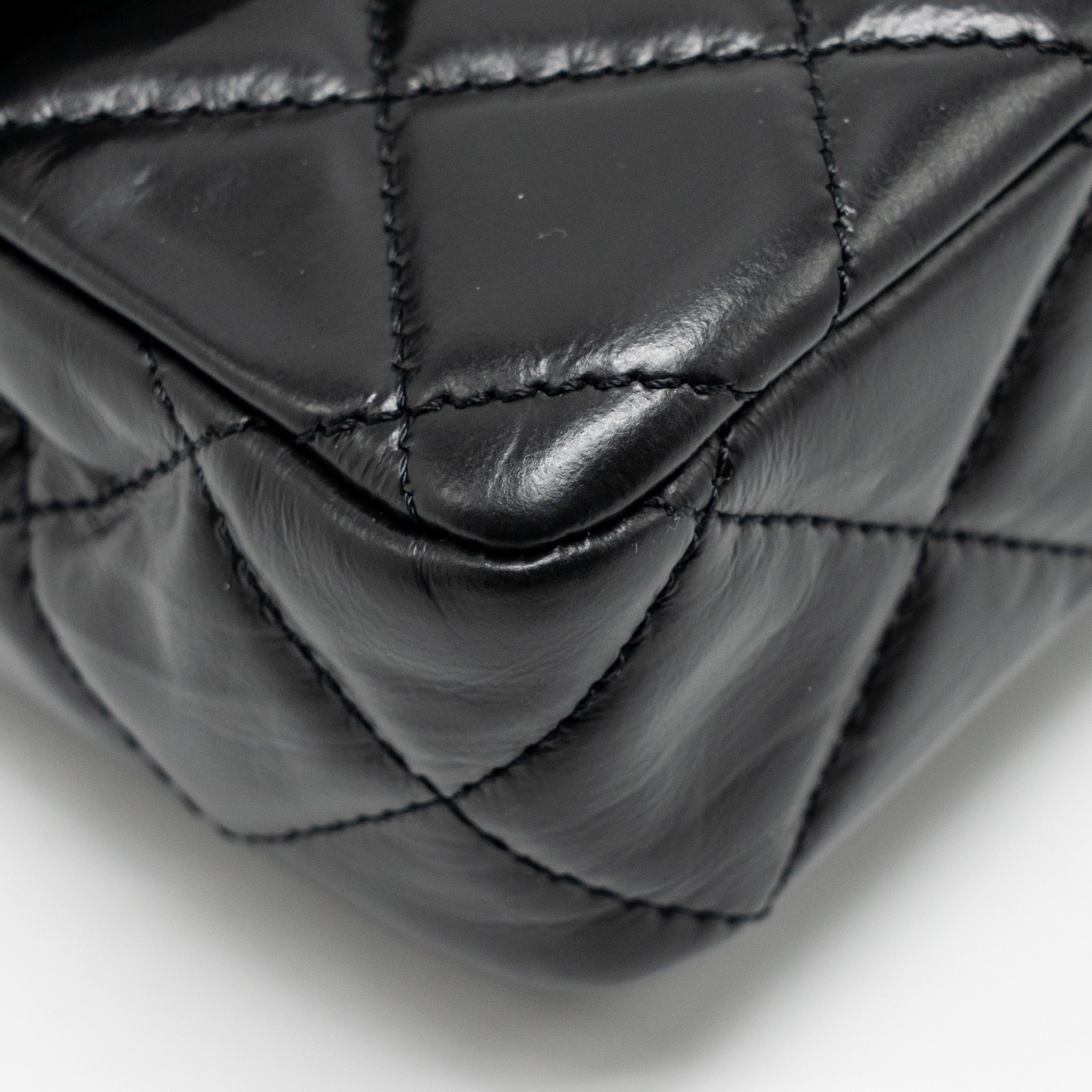 CHANEL 23A CLASSIC FLAP CLUTCH SHINY CALFSKIN BLACK GHW (MICROCHIP)