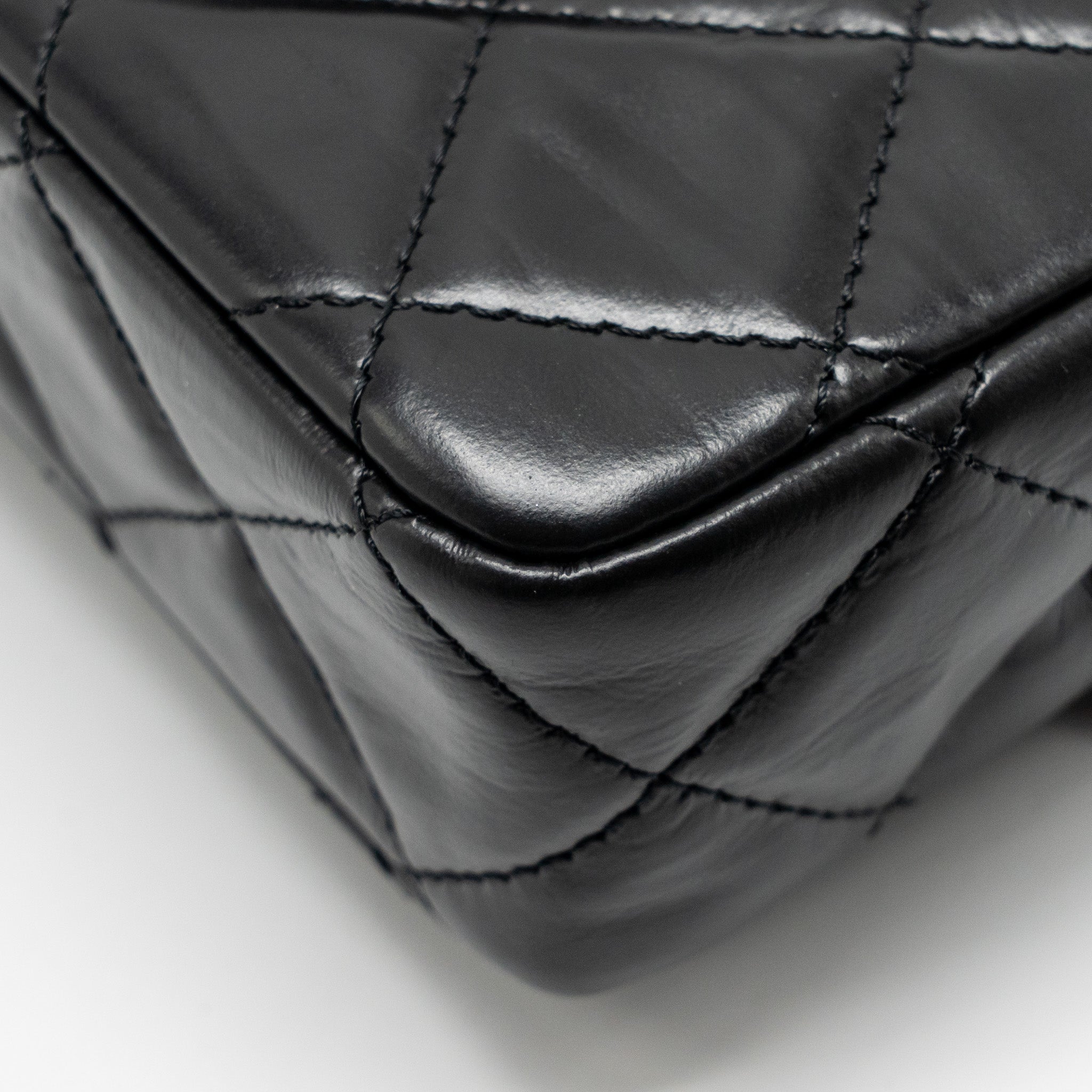 CHANEL 23A CLASSIC FLAP CLUTCH SHINY CALFSKIN BLACK GHW (MICROCHIP)