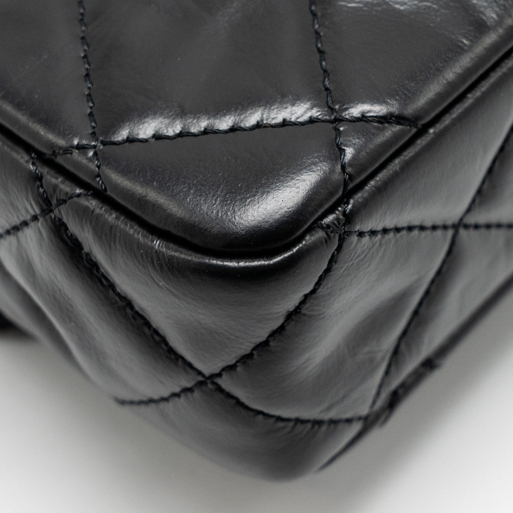 CHANEL 23A CLASSIC FLAP CLUTCH SHINY CALFSKIN BLACK GHW (MICROCHIP)
