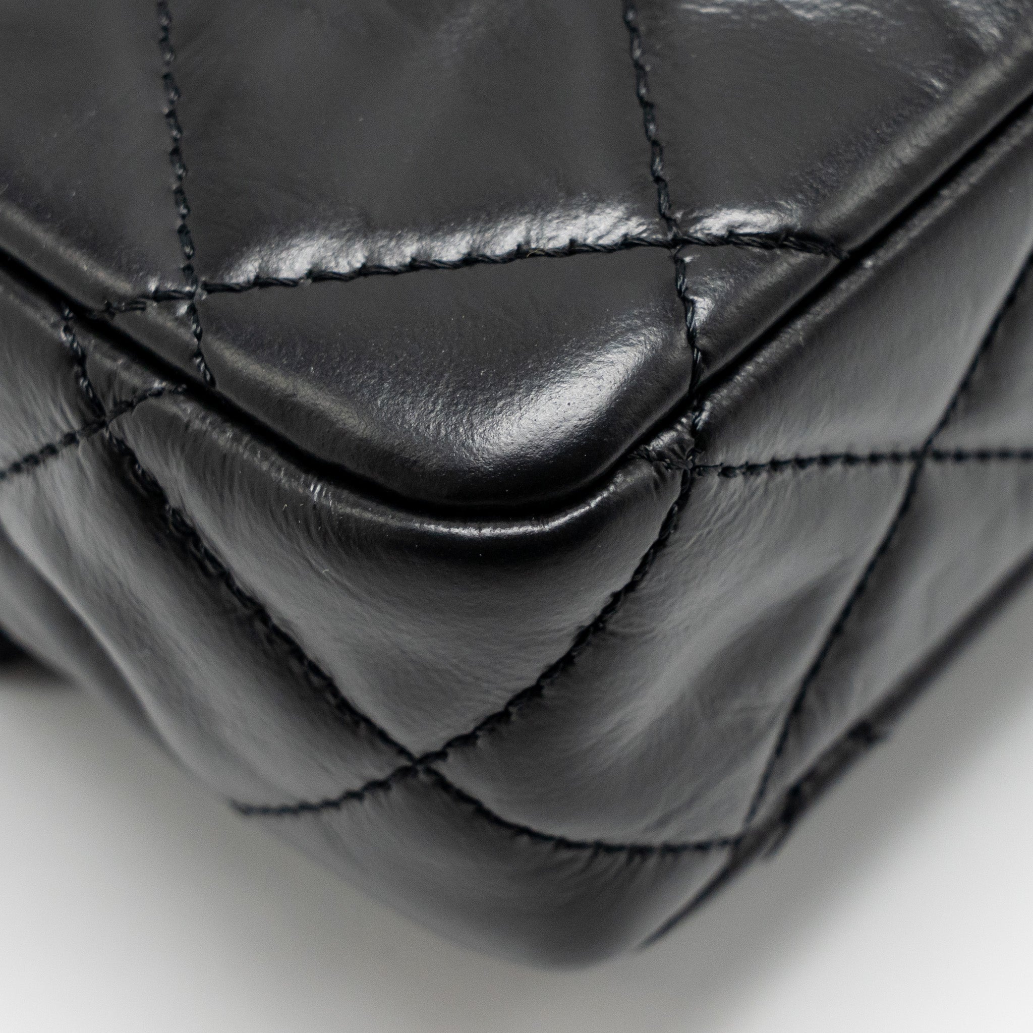 CHANEL 23A CLASSIC FLAP CLUTCH SHINY CALFSKIN BLACK GHW (MICROCHIP)