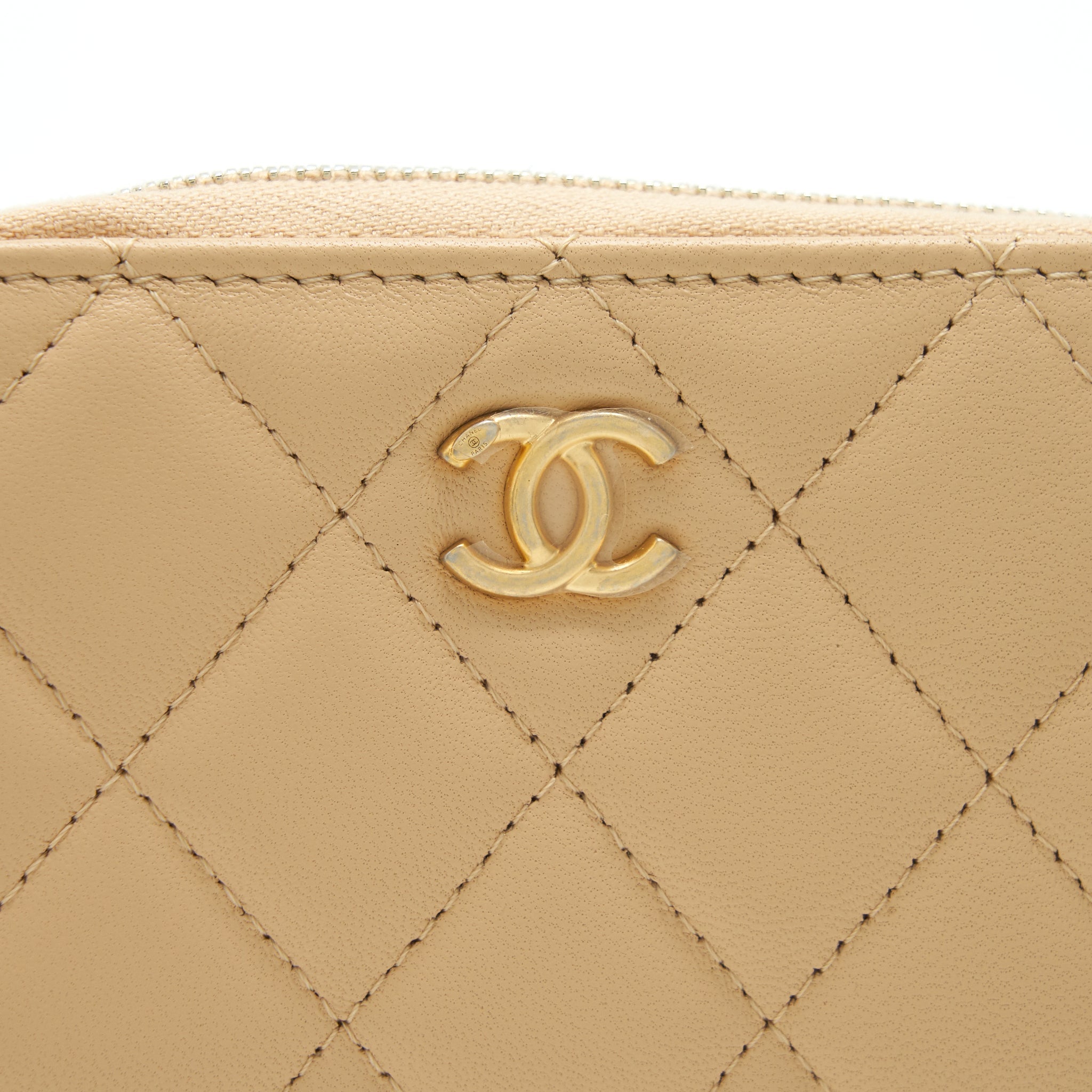 CHANEL 22C PEARL CRUSH CARD HOLDER WITH CHAIN BEIGE GHW