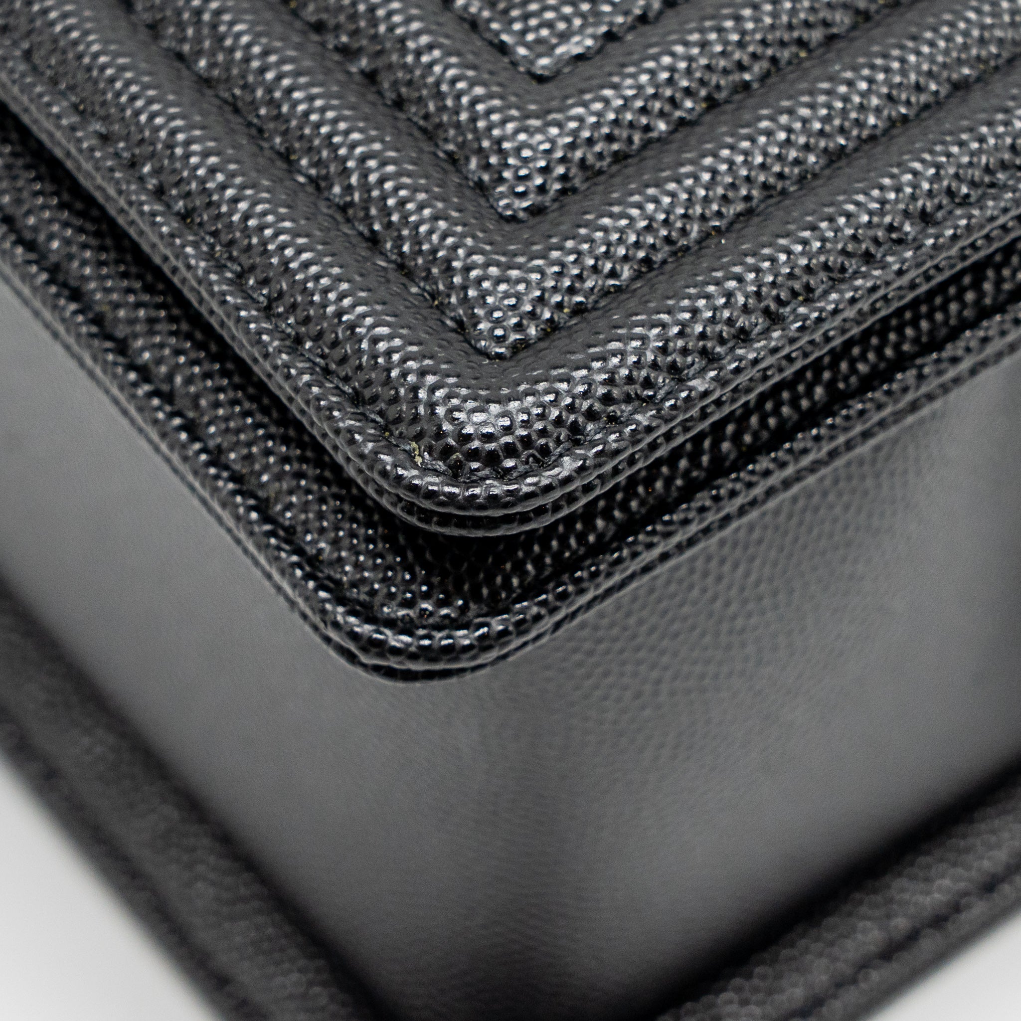 CHANEL MEDIUM BOY BAG CAVIAR BLACK GHW (MICROCHIP)