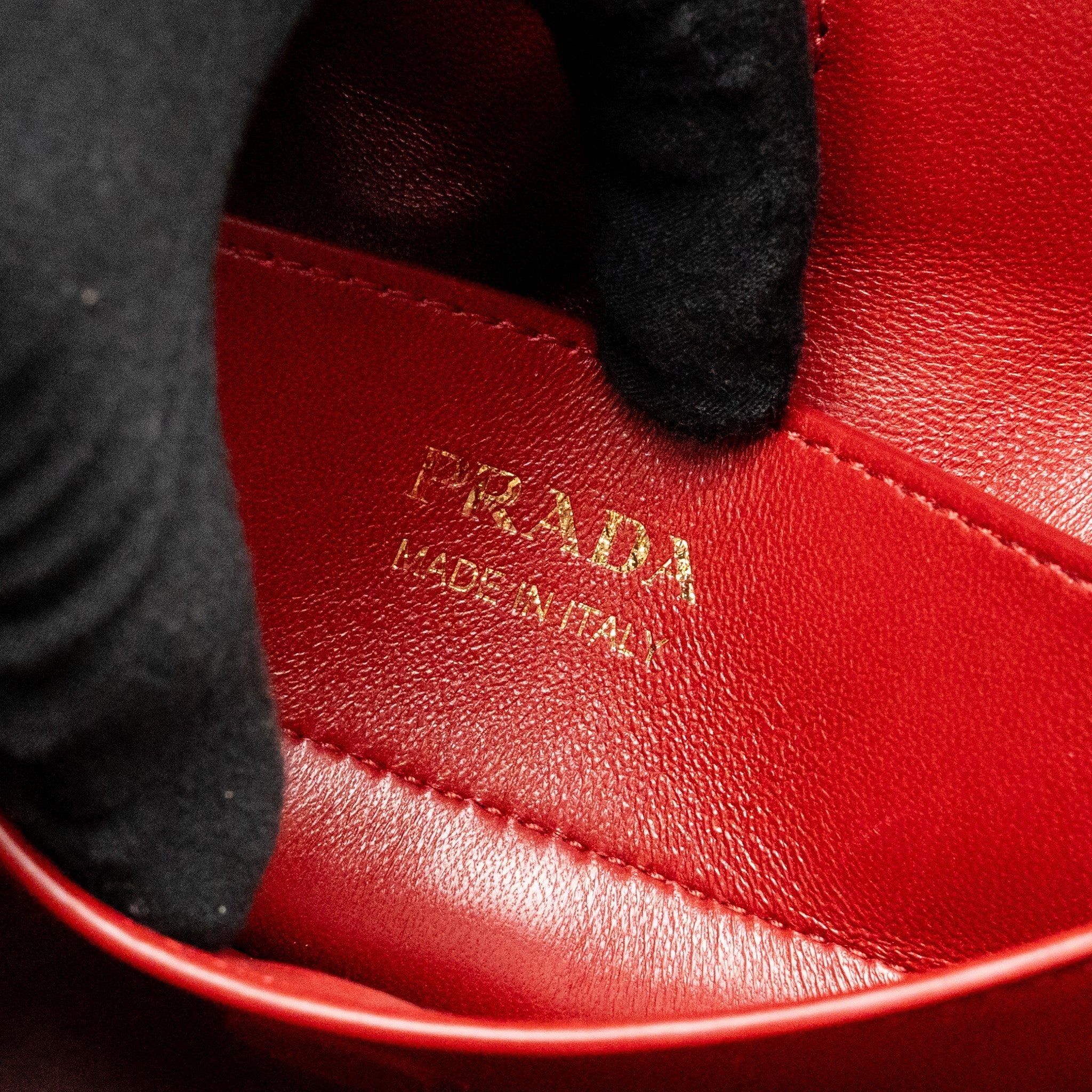 PRADA MEDIUM SAFFIANO CUIR TOTE BAG LEATHER BLACK/FUOCO GHW