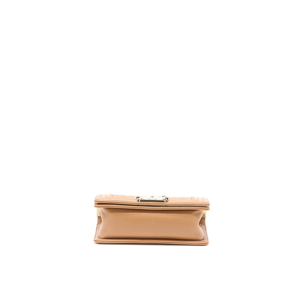 CHANEL 21K SMALL BOY BAG CAVIAR CAMEL LGHW (MICROCHIP)