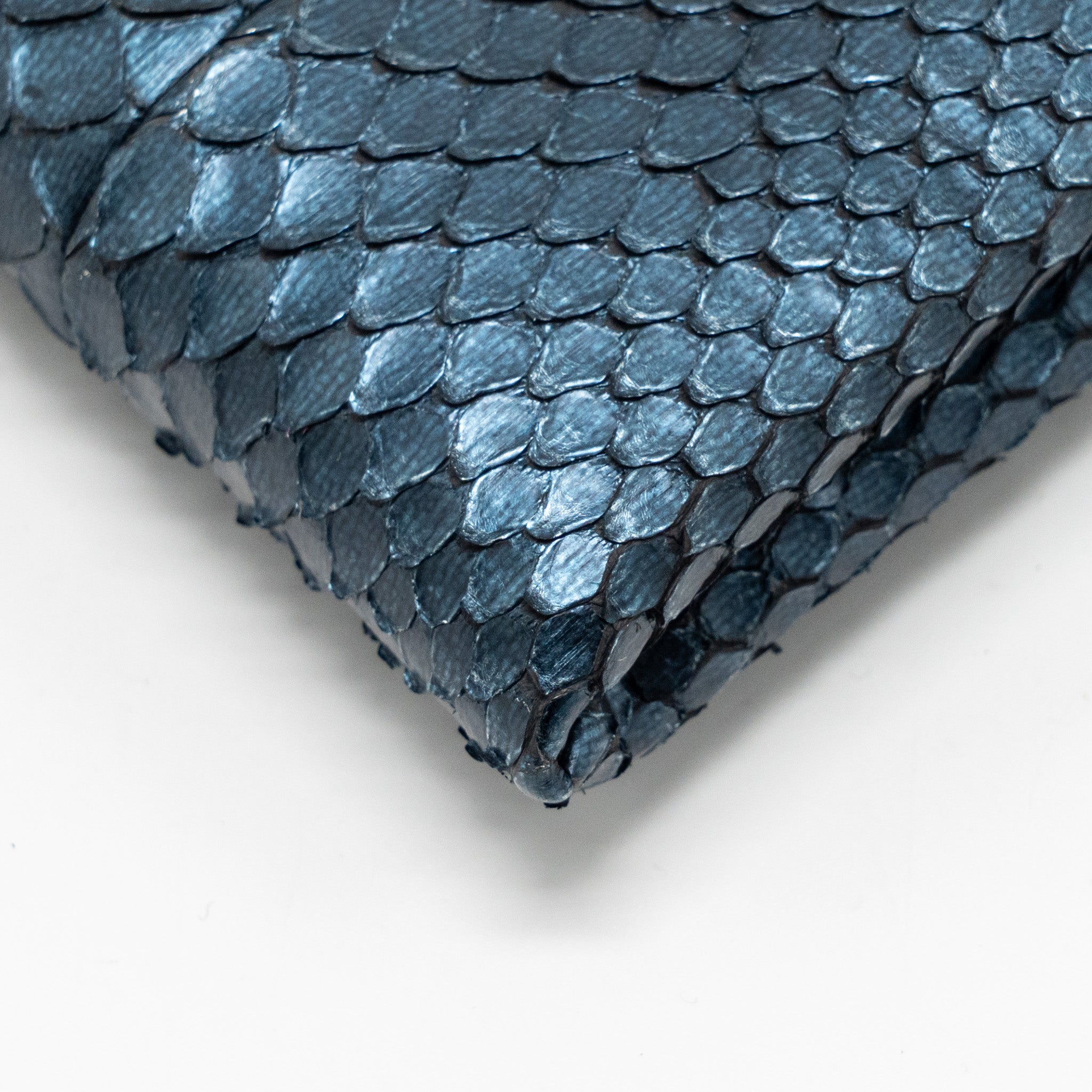 BVLGARI CLUTCH BAG PYTHON/NAPPA ROYAL SAPPHIRE/BLACK LGHW