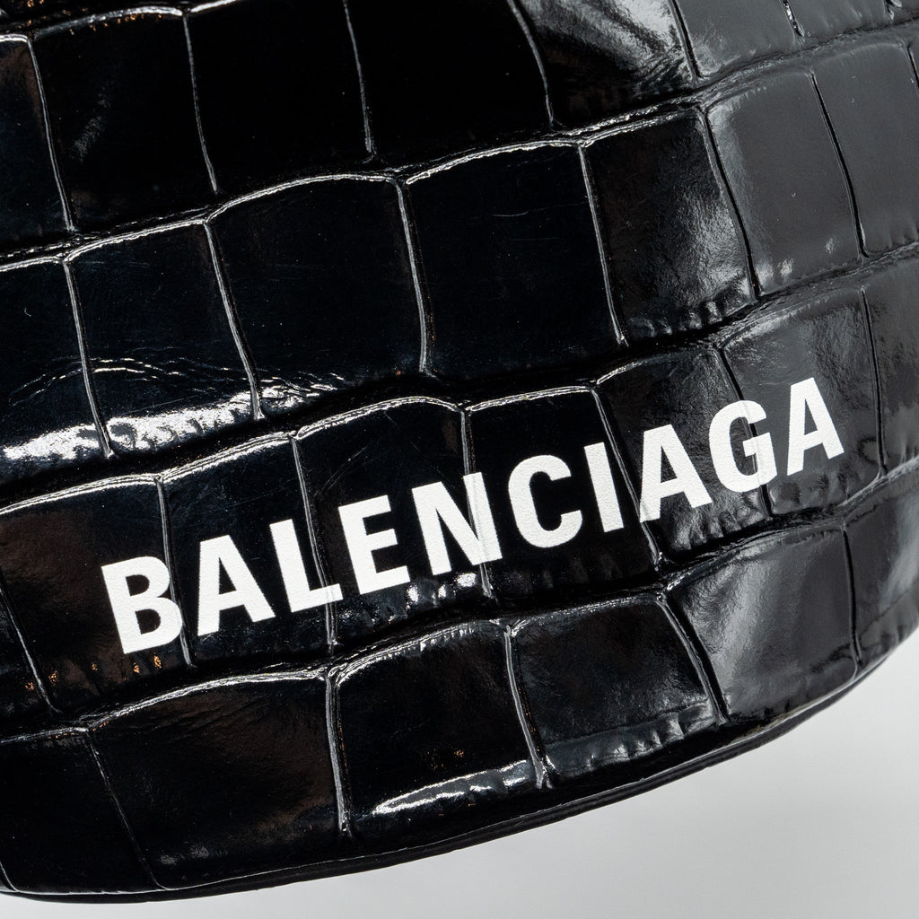 BALENCIAGA XS EVERYDAY DRAWSTRING BUCKET BAG BLACK SHW