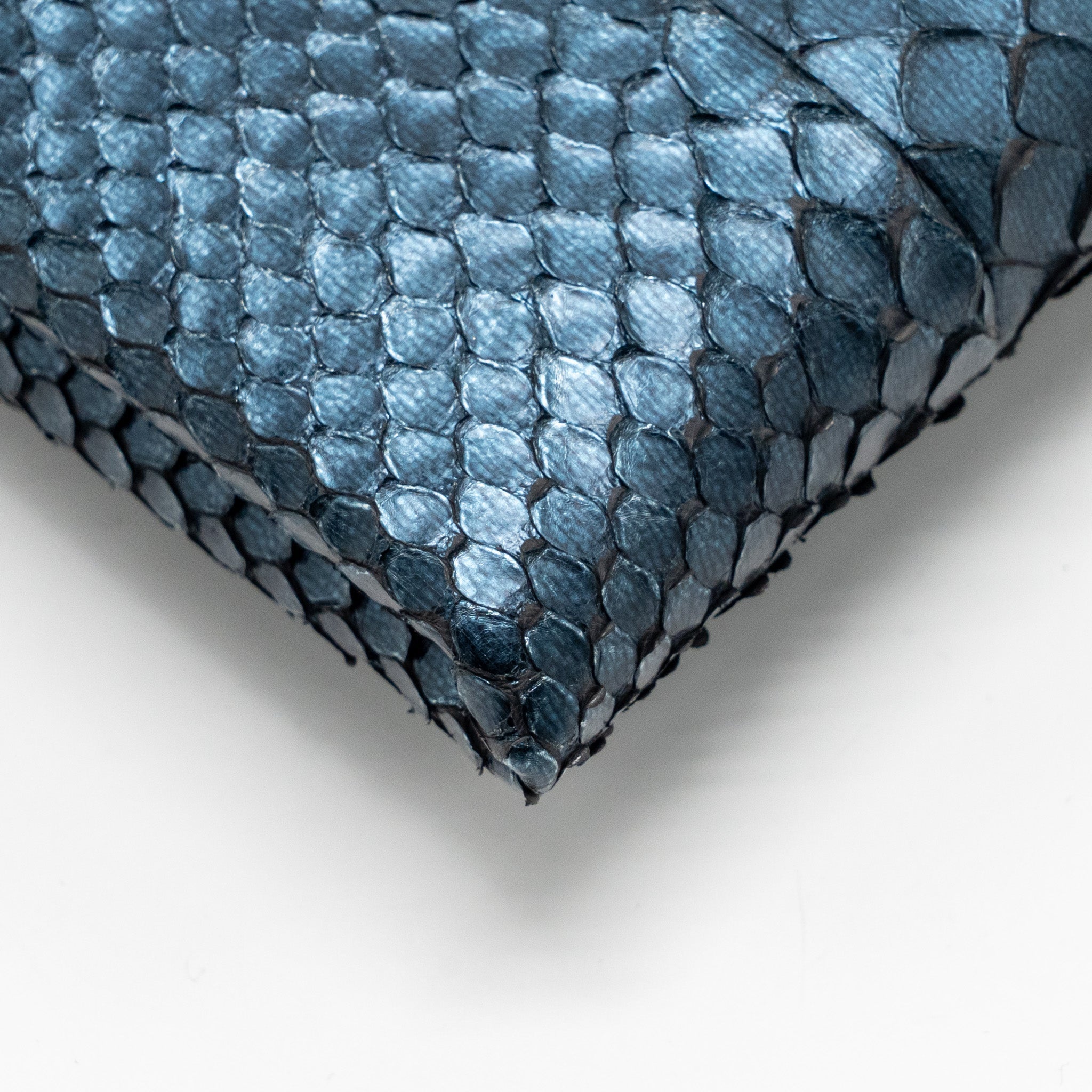 BVLGARI CLUTCH BAG PYTHON/NAPPA ROYAL SAPPHIRE/BLACK LGHW
